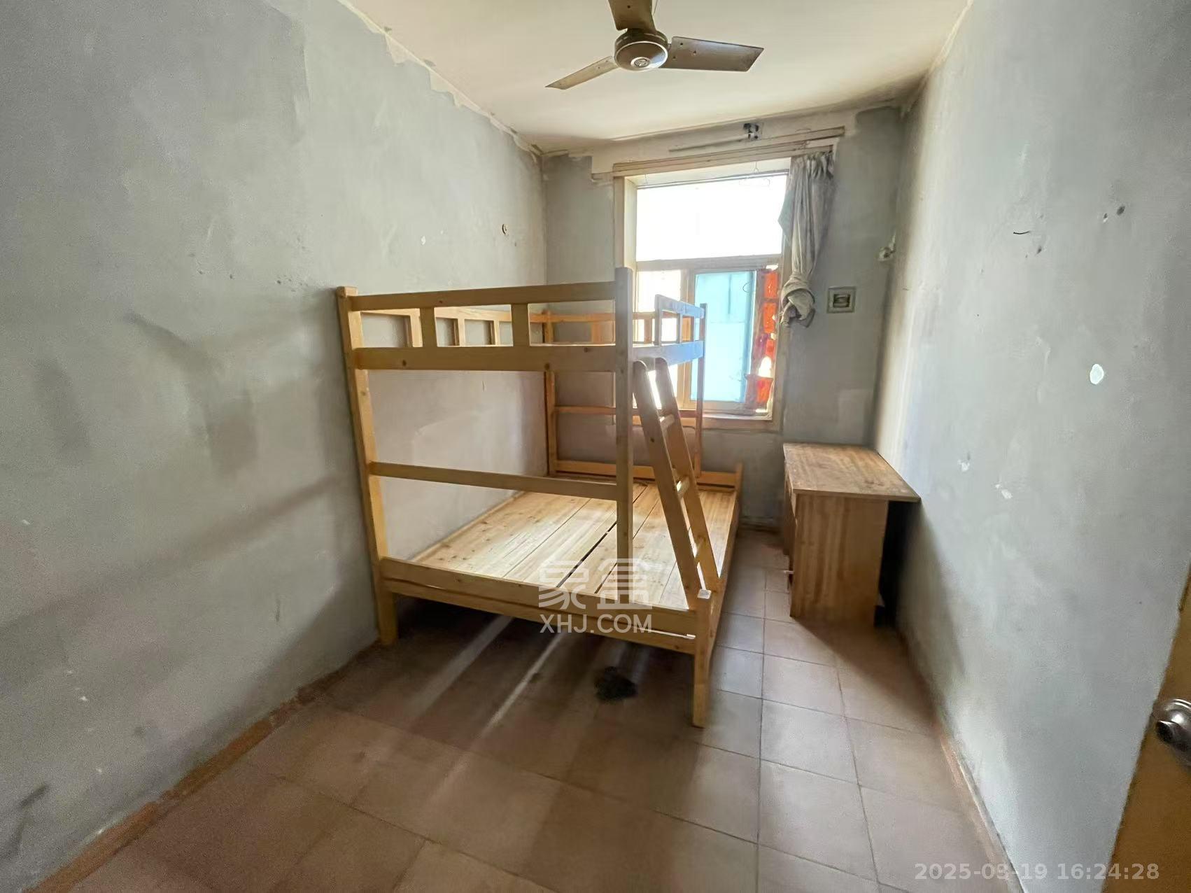 下碧湘街小区  3室2厅1卫    1800.0元/月室内图