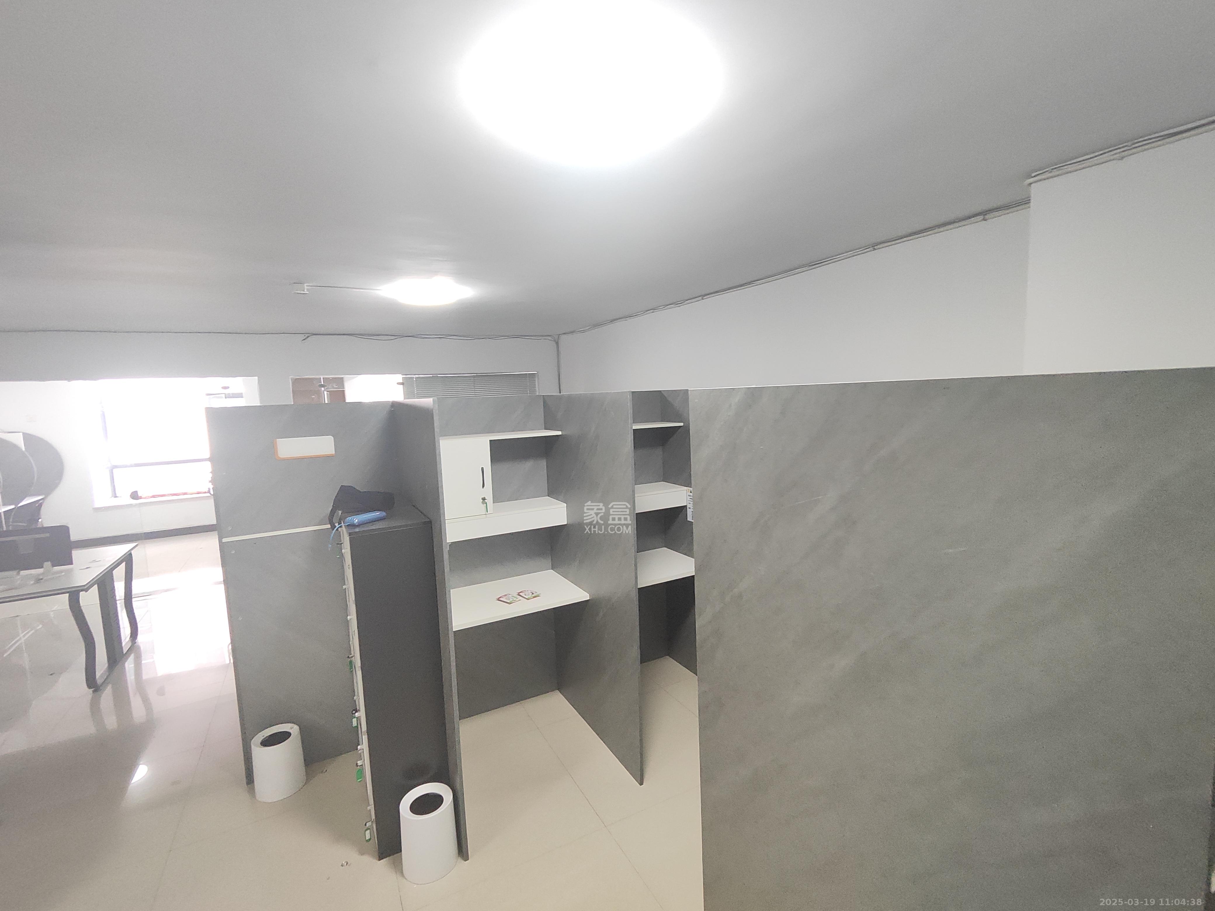 新时代广场  2室1厅1卫    2600.0元/月室内图