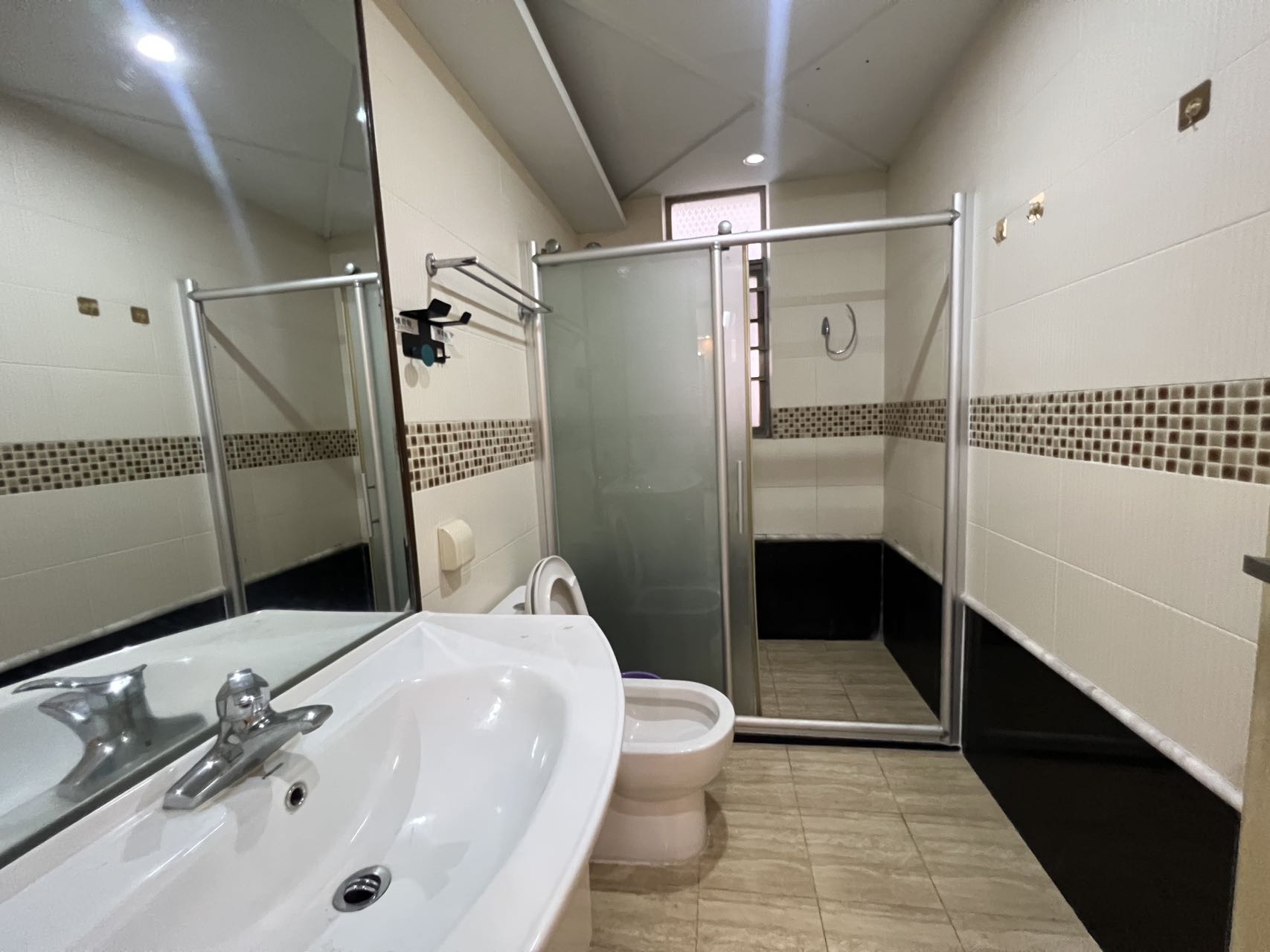 海岸壹号 4室2厅2卫 310.0万 海岸壹号 4室2厅2卫 310.0万客厅