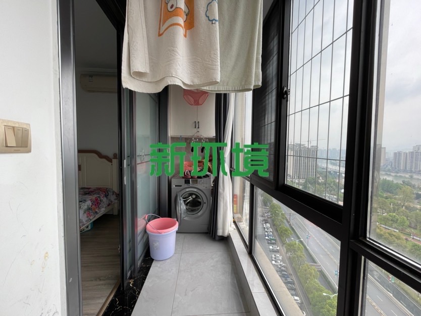 韦斯特城市花园  4室2厅2卫   99.80万阳台