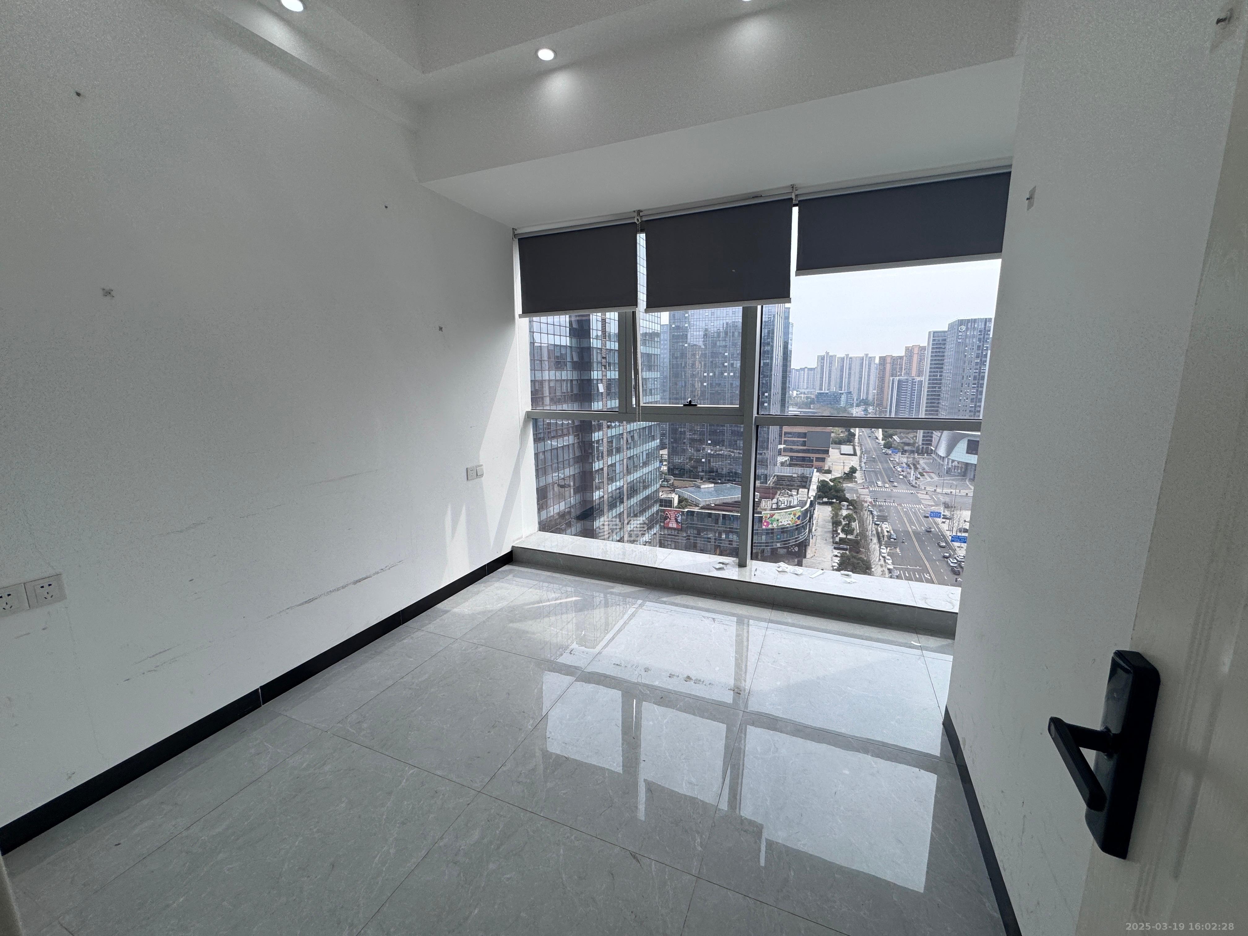 奥克斯滨仕花园(奥克斯洋湖广场/奥克斯中心) 1室0厅0卫 4200.0元/月 奥克斯滨仕花园(奥克斯洋湖广场/奥克斯中心) 1室0厅0卫 4200.0元/月室内图