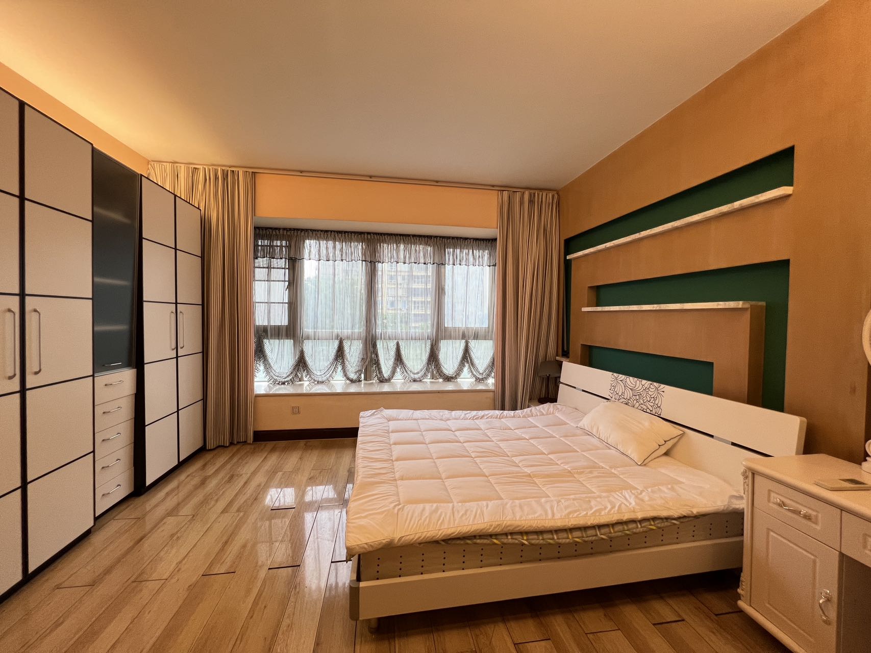 海岸壹号 4室2厅2卫 310.0万 海岸壹号 4室2厅2卫 310.0万客厅