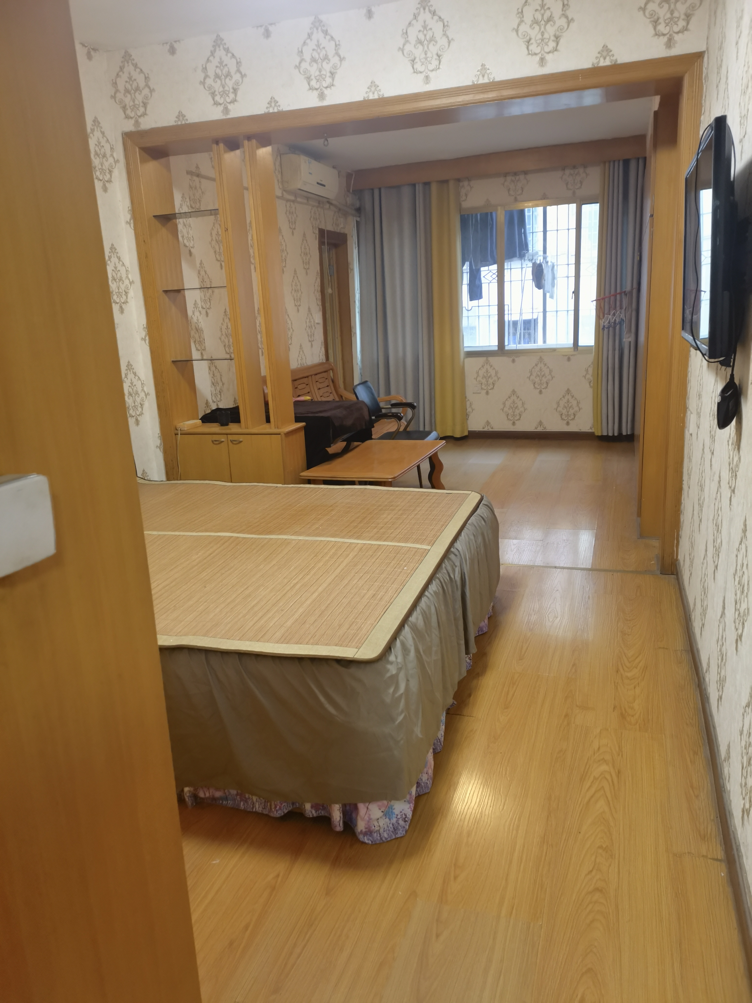 市人大政协机关大院住宅区（老市委）  4室2厅2卫   55.00万客厅