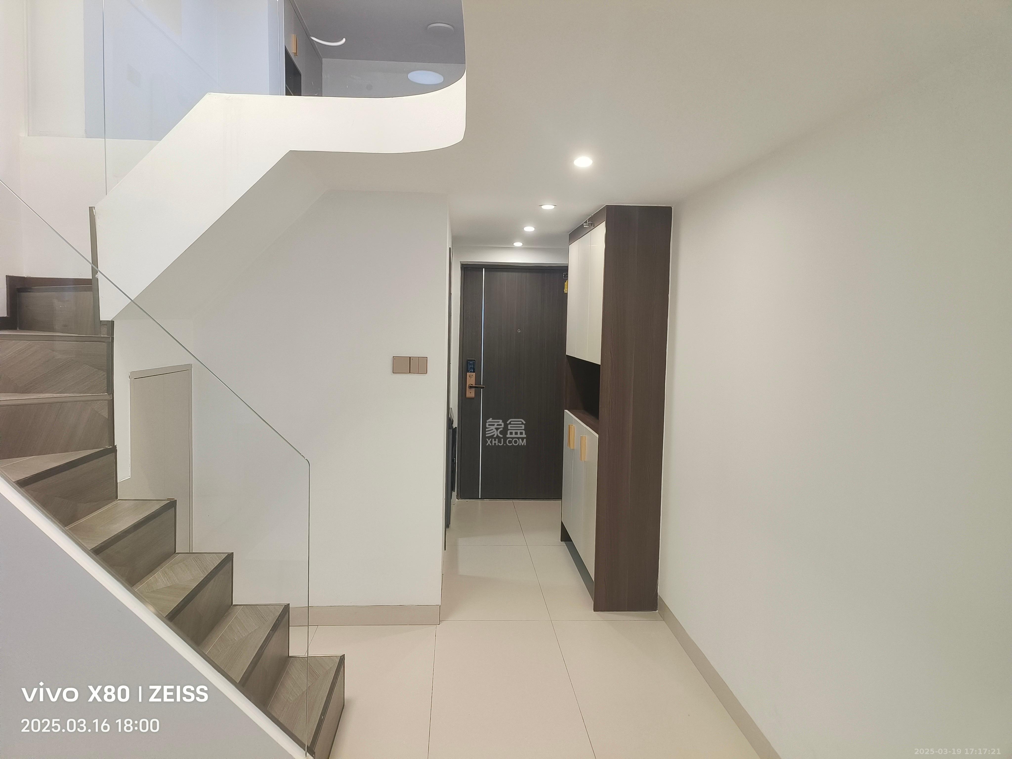 复地滨江金融中心  2室1厅1卫    2600.0元/月 复地滨江金融中心  2室1厅1卫    2600.0元/月室内图