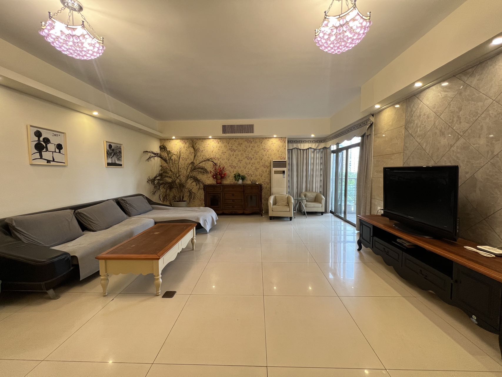 海岸壹号 4室2厅2卫 310.0万 海岸壹号 4室2厅2卫 310.0万客厅