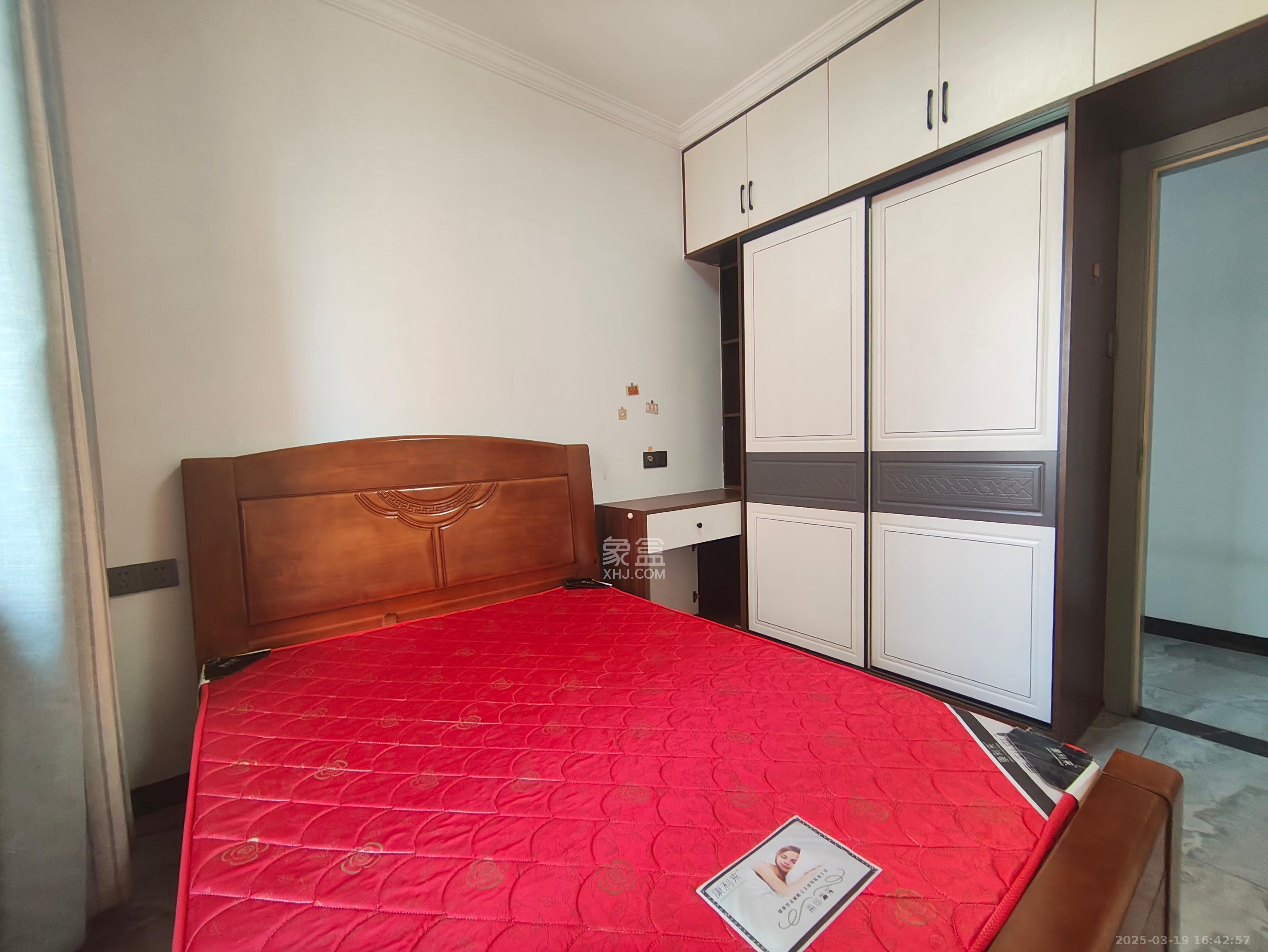 洋湖明园一期 3室2厅1卫 2100.0元/月 洋湖明园一期 3室2厅1卫 2100.0元/月室内图