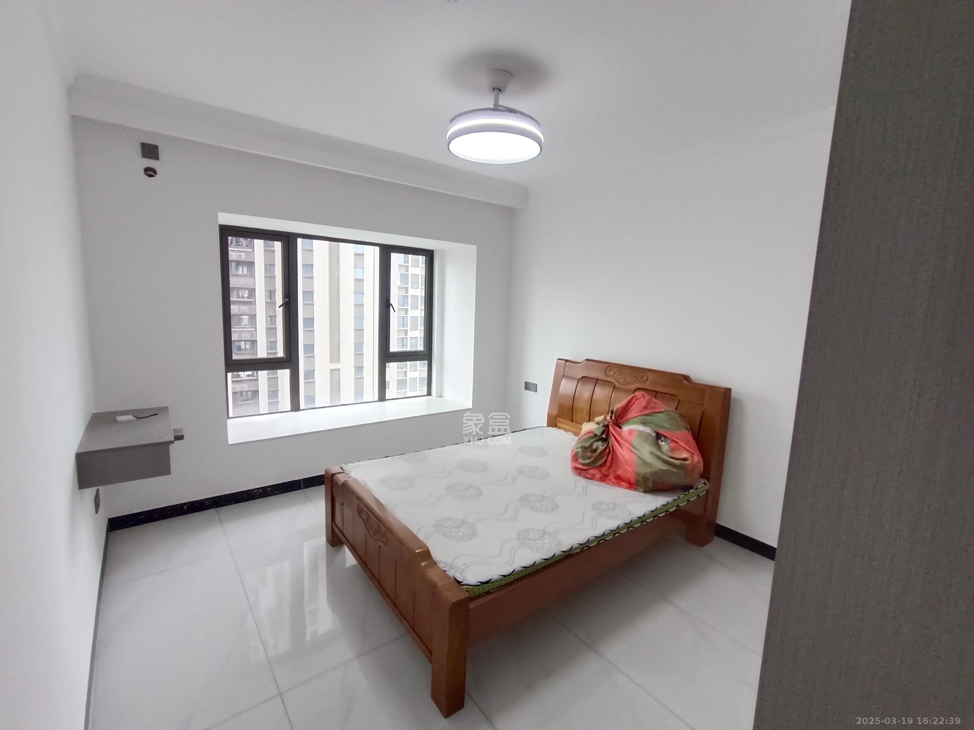 阳光城尚东湾嘉林苑 4室2厅2卫 3200.0元/月 阳光城尚东湾嘉林苑 4室2厅2卫 3200.0元/月室内图