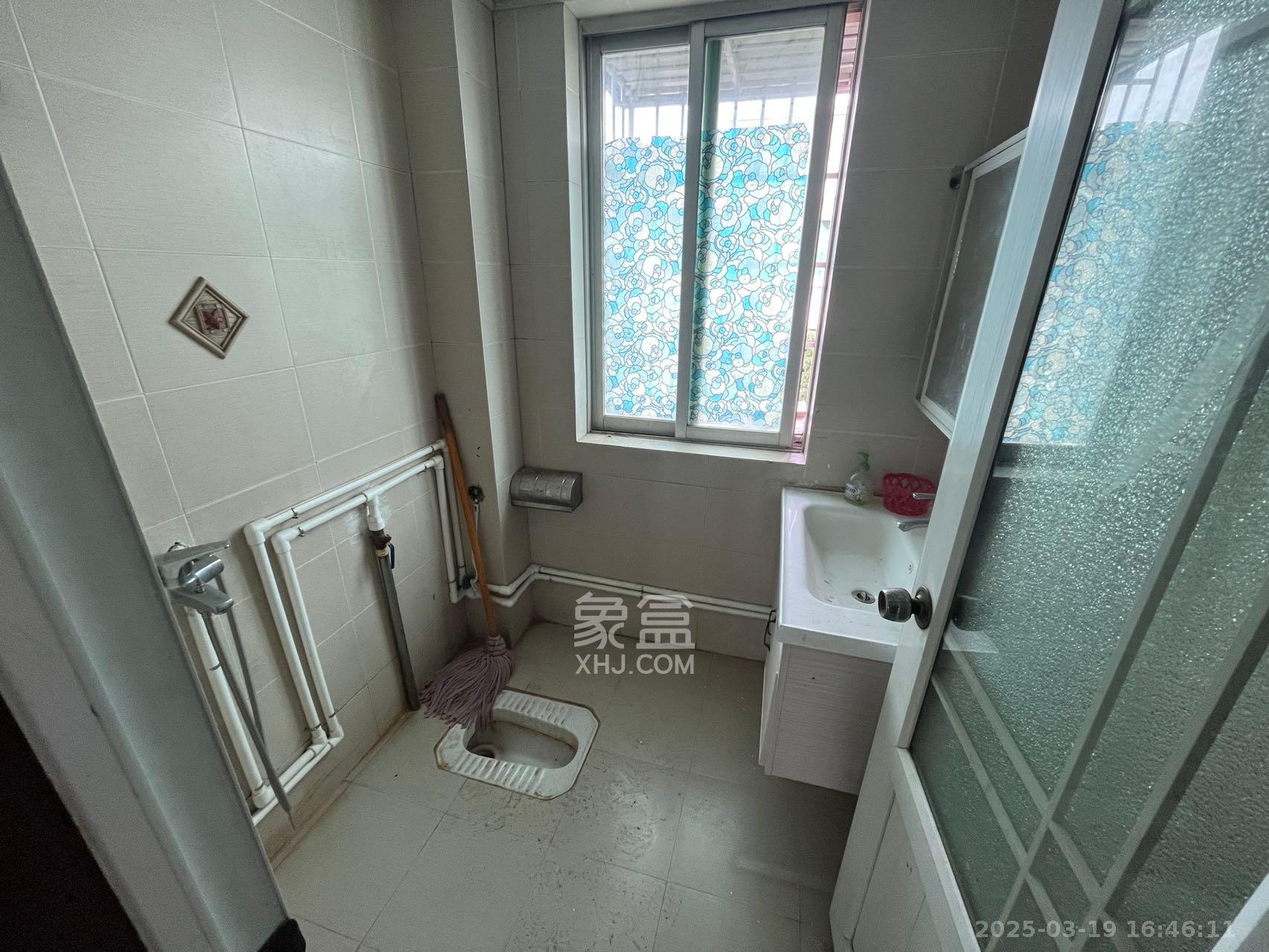 中南汽车世界 3室2厅2卫 1000.0元/月 中南汽车世界 3室2厅2卫 1000.0元/月室内图