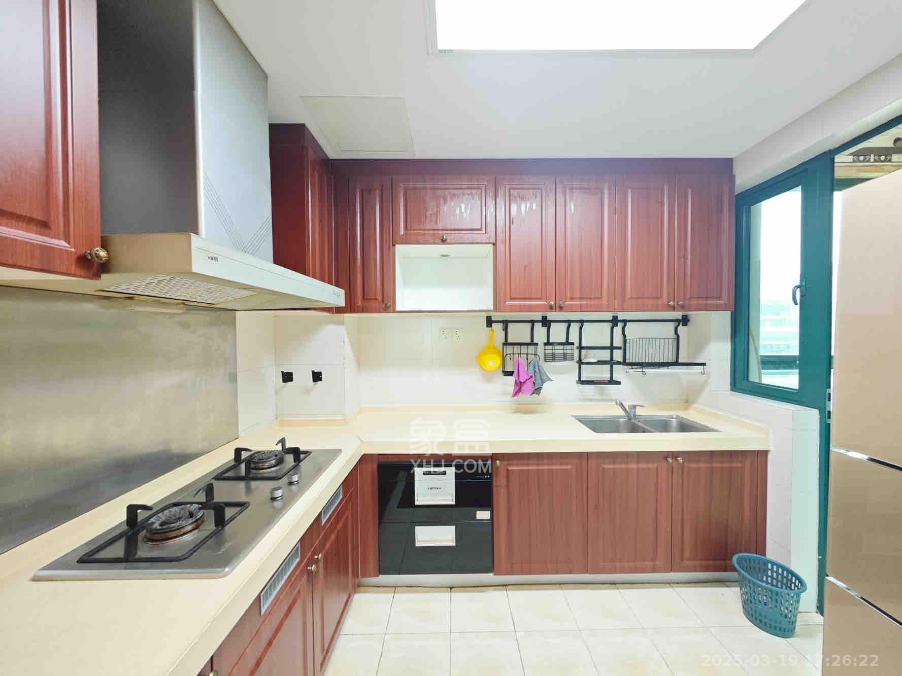 恒大城 3室2厅1卫 2400.0元/月 恒大城 3室2厅1卫 2400.0元/月室内图