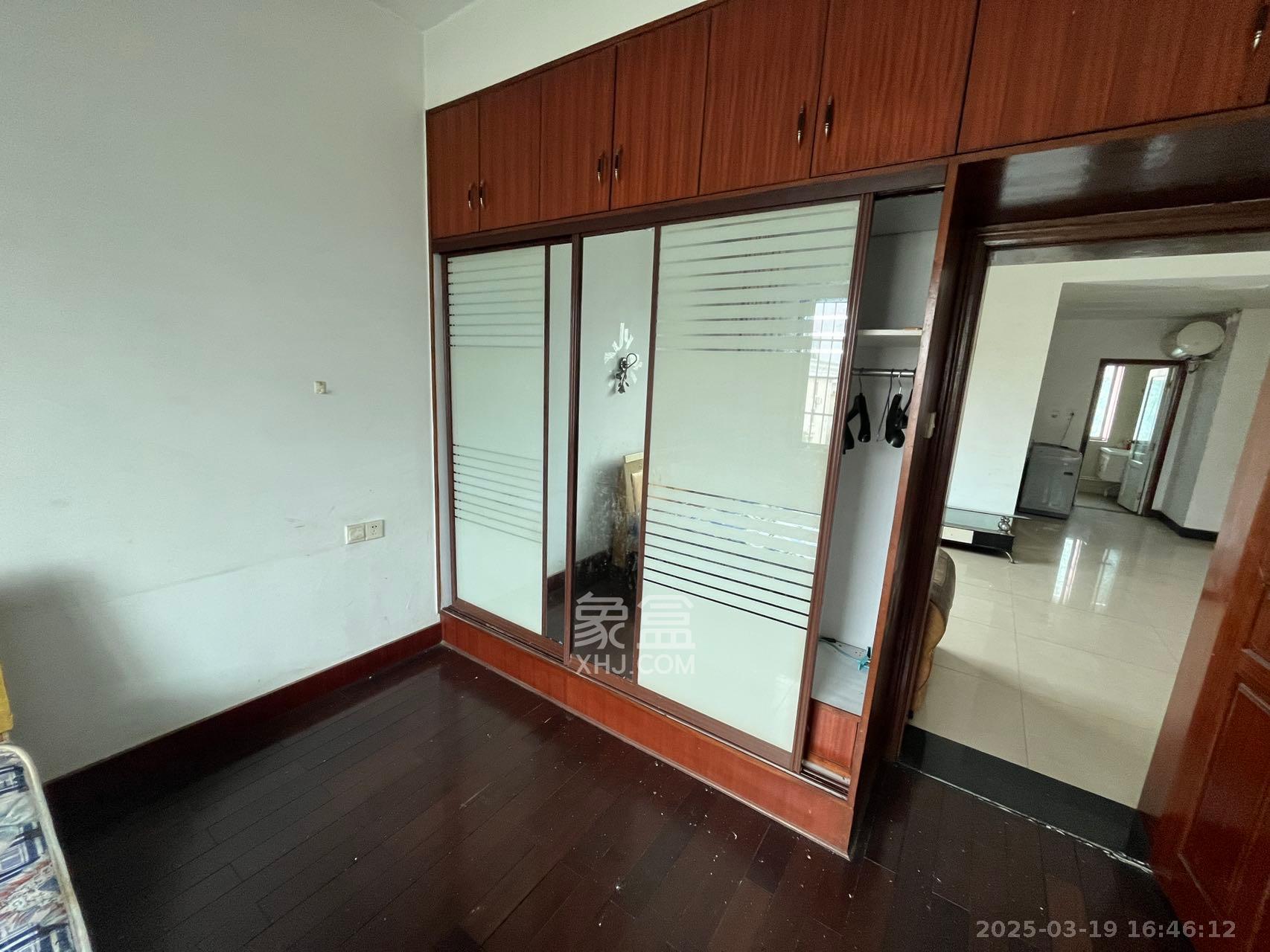 中南汽车世界 3室2厅2卫 1000.0元/月 中南汽车世界 3室2厅2卫 1000.0元/月室内图