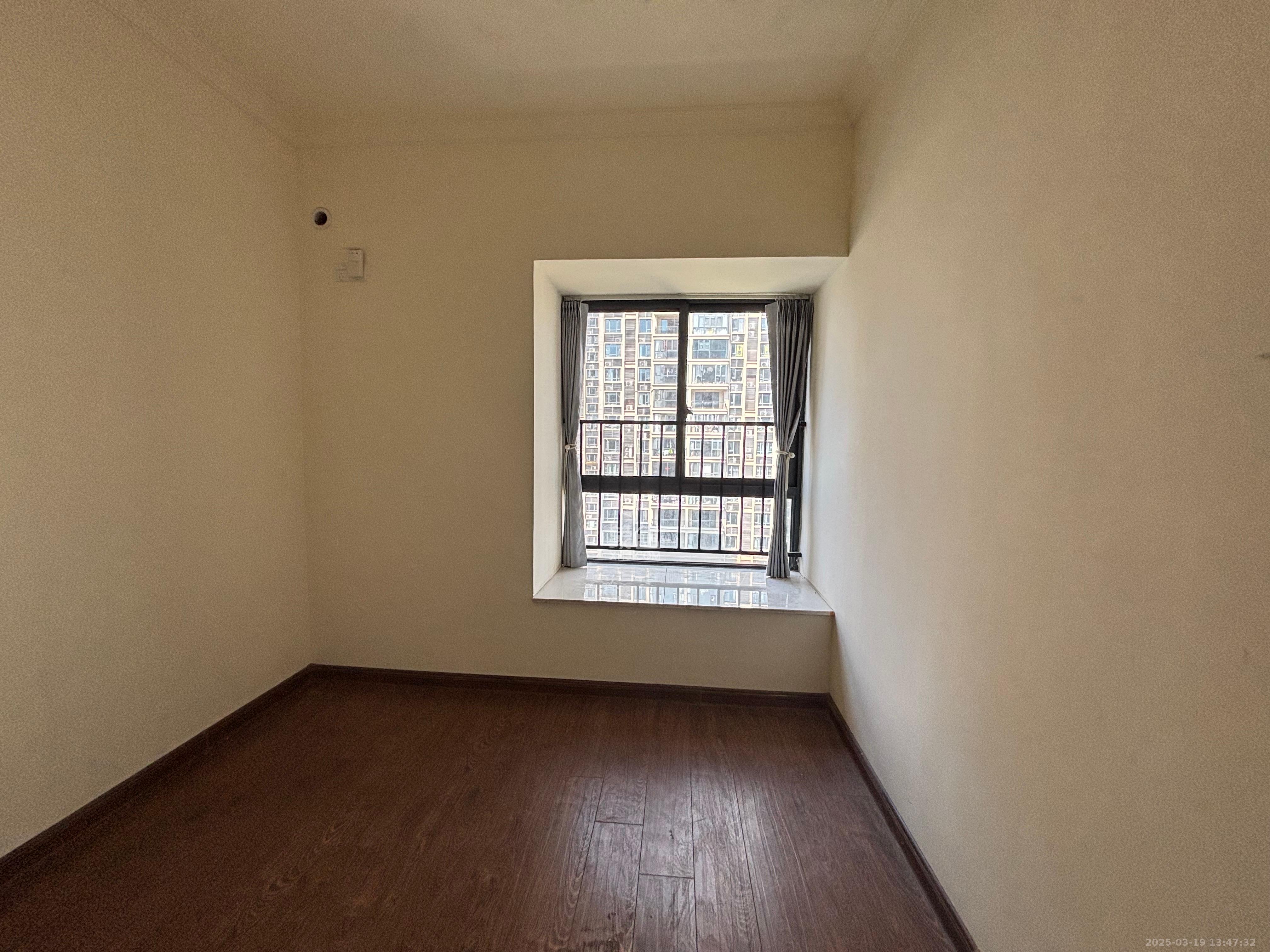 碧桂园南城首府(东宸林海)  4室2厅2卫    3300.0元/月 碧桂园南城首府(东宸林海)  4室2厅2卫    3300.0元/月室内图