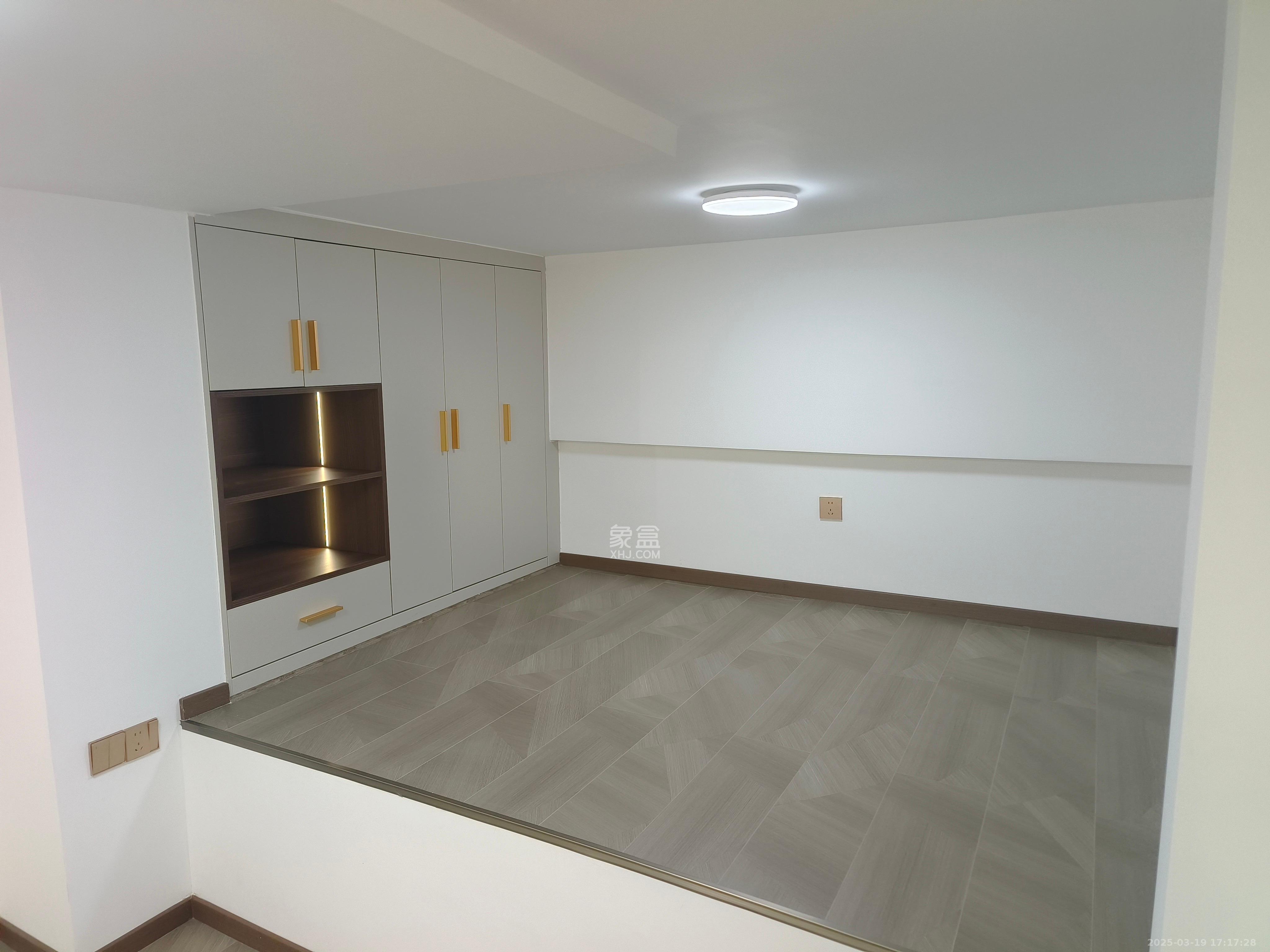 复地滨江金融中心  2室1厅1卫    2600.0元/月 复地滨江金融中心  2室1厅1卫    2600.0元/月室内图