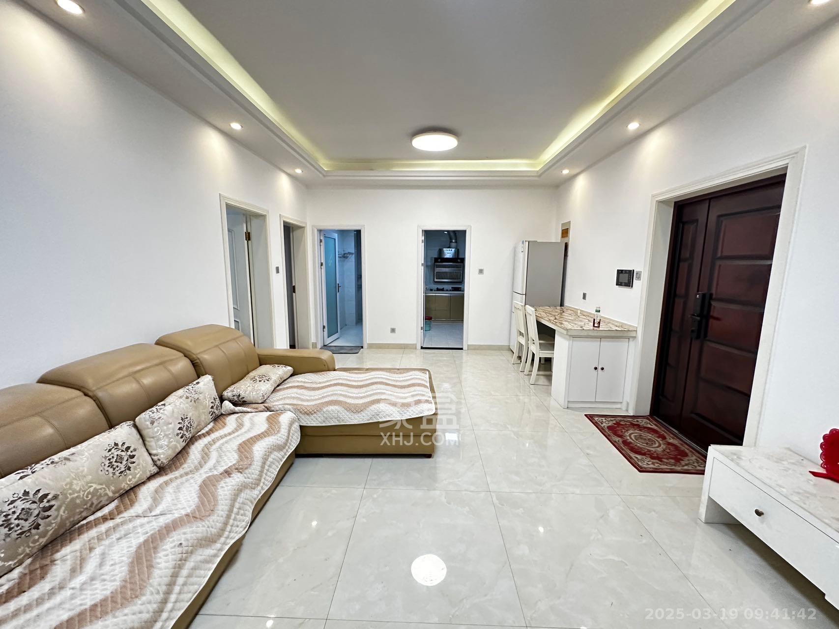 东方名苑臻锦园 2室2厅1卫 54.8万 东方名苑臻锦园 2室2厅1卫 54.8万客厅