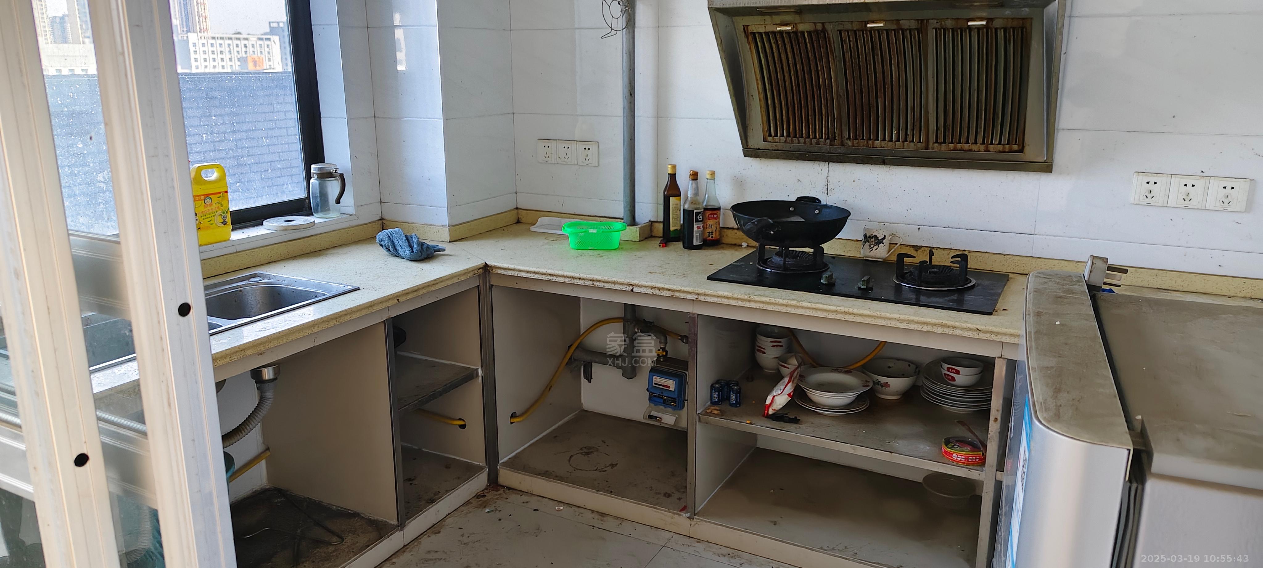 云山诗意 1室2厅1卫 1300.0元/月 云山诗意 1室2厅1卫 1300.0元/月室内图