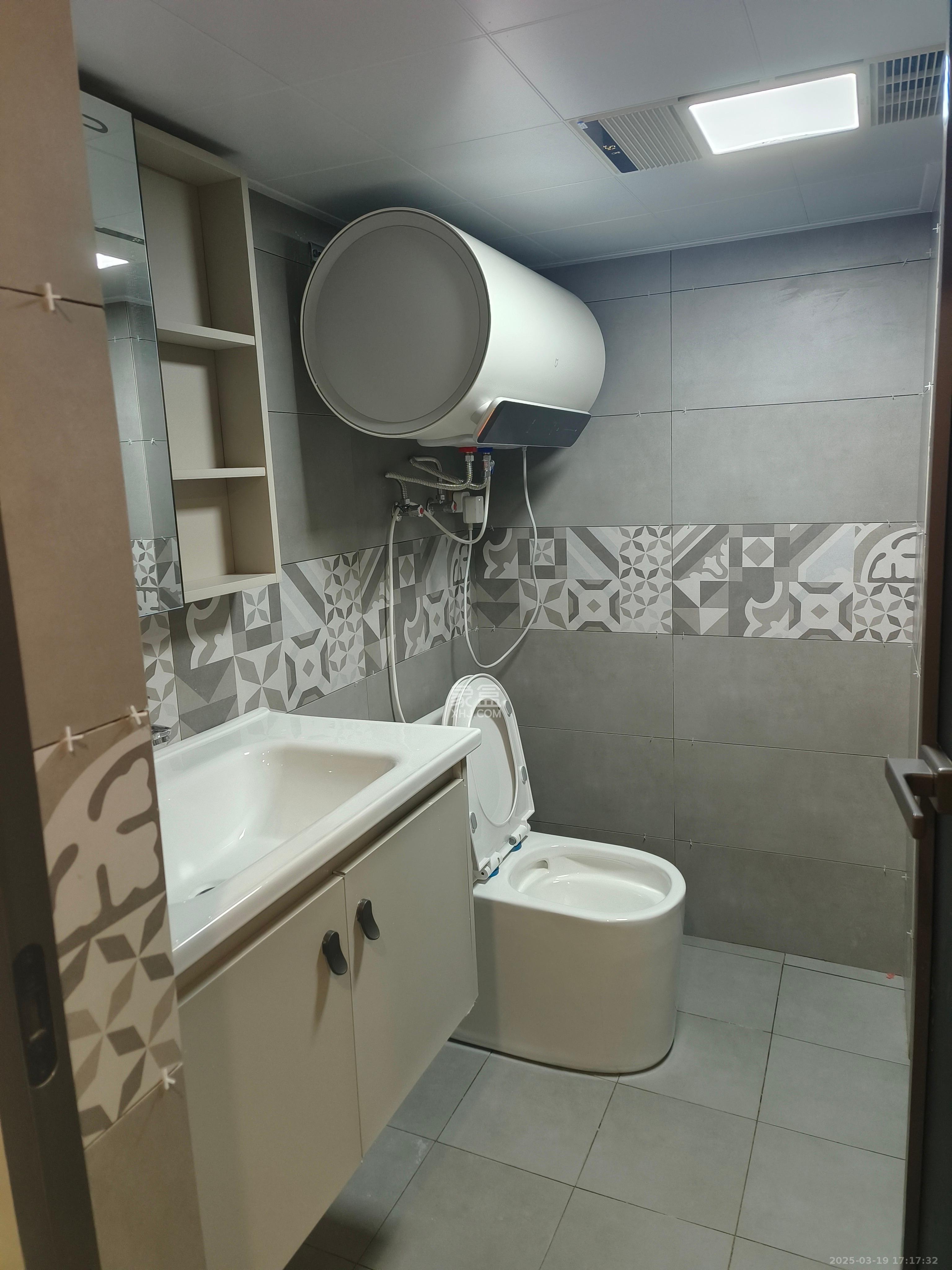 复地滨江金融中心  2室1厅1卫    2600.0元/月 复地滨江金融中心  2室1厅1卫    2600.0元/月室内图