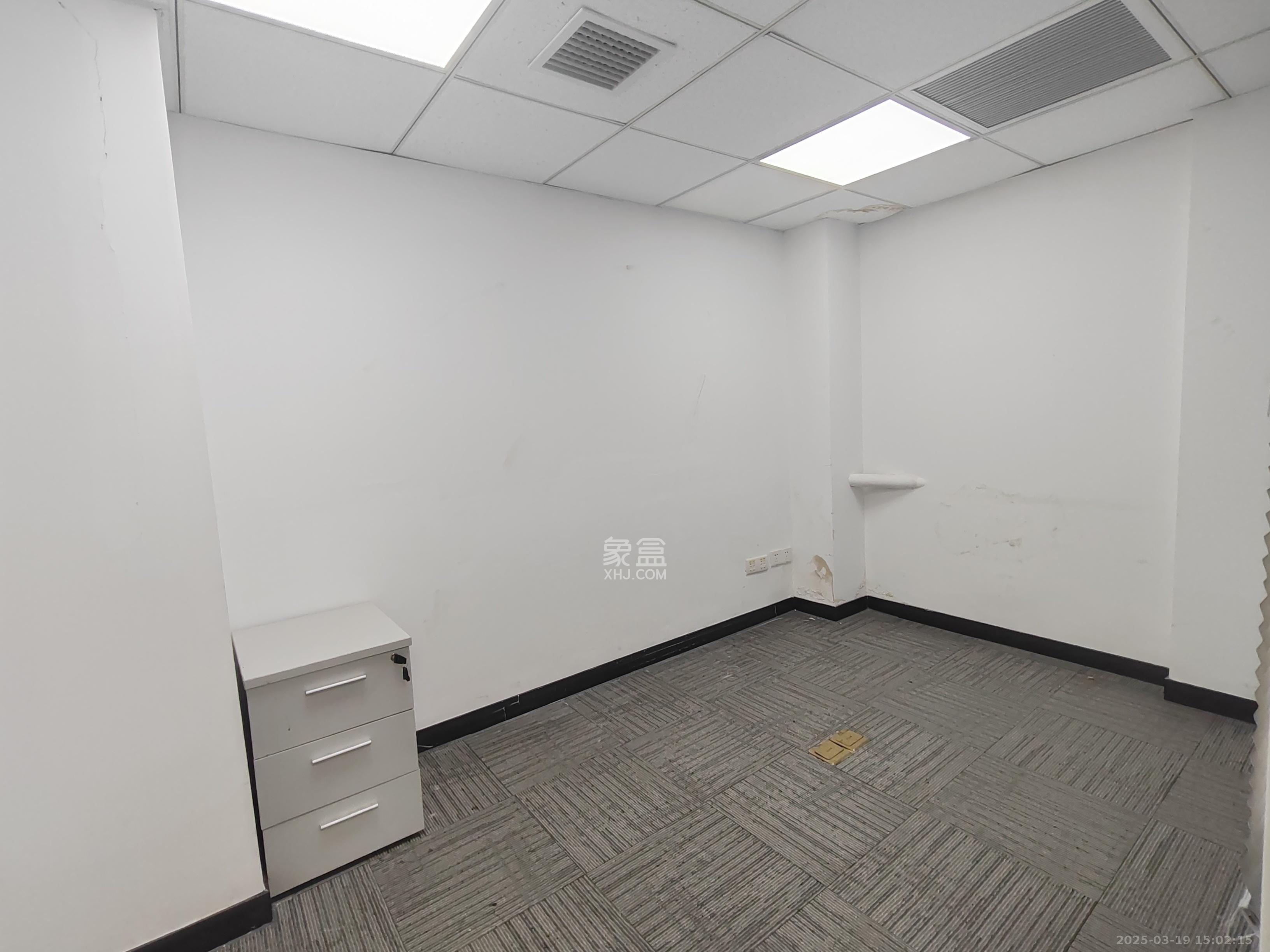 鸿运凯旋国际(科佳电脑城) 4室1厅1卫 10000.0元/月 鸿运凯旋国际(科佳电脑城) 4室1厅1卫 10000.0元/月室内图