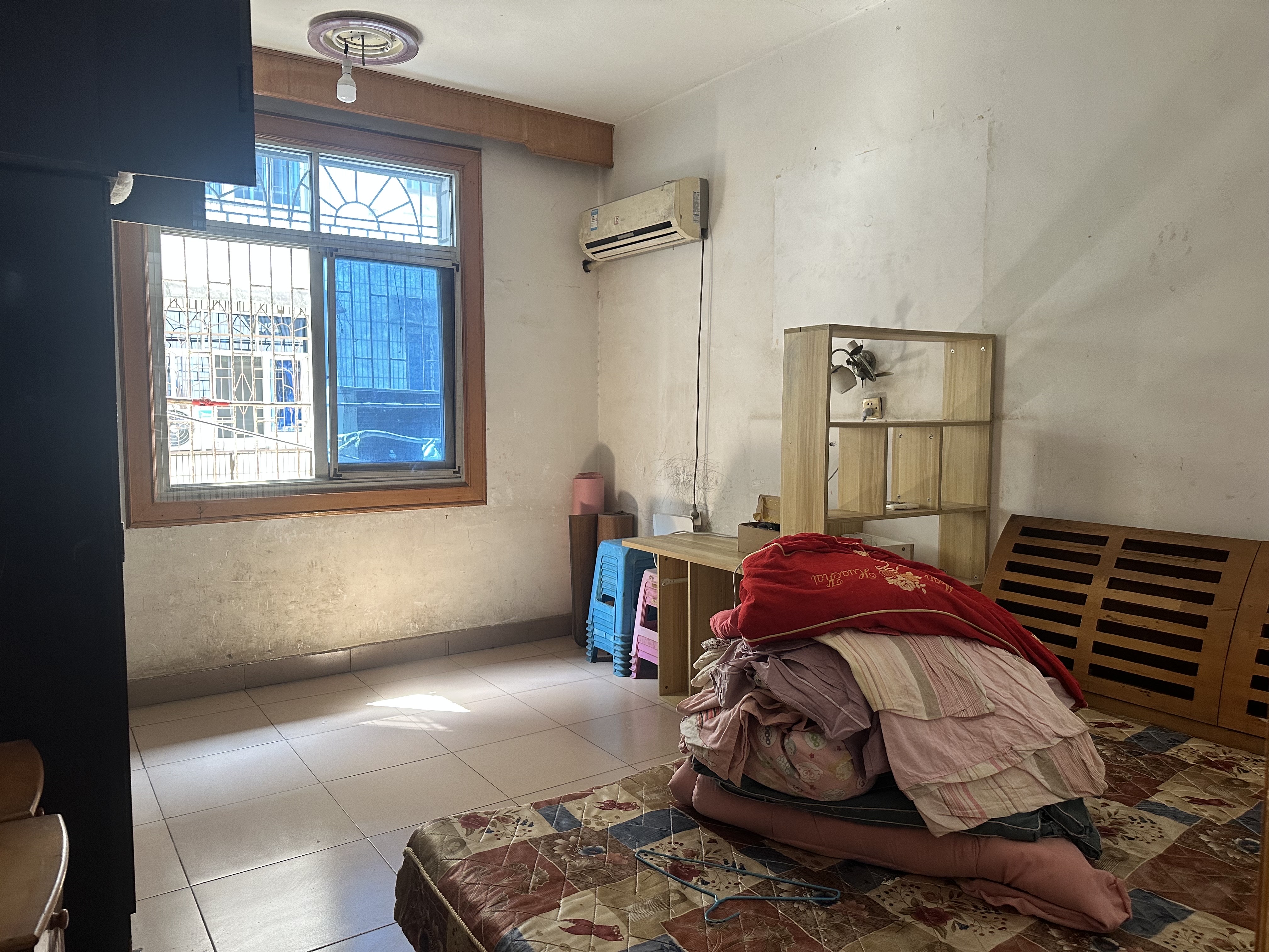 育财农贸市场(民营市场) 4室2厅1卫 36.8万 育财农贸市场(民营市场) 4室2厅1卫 36.8万客厅