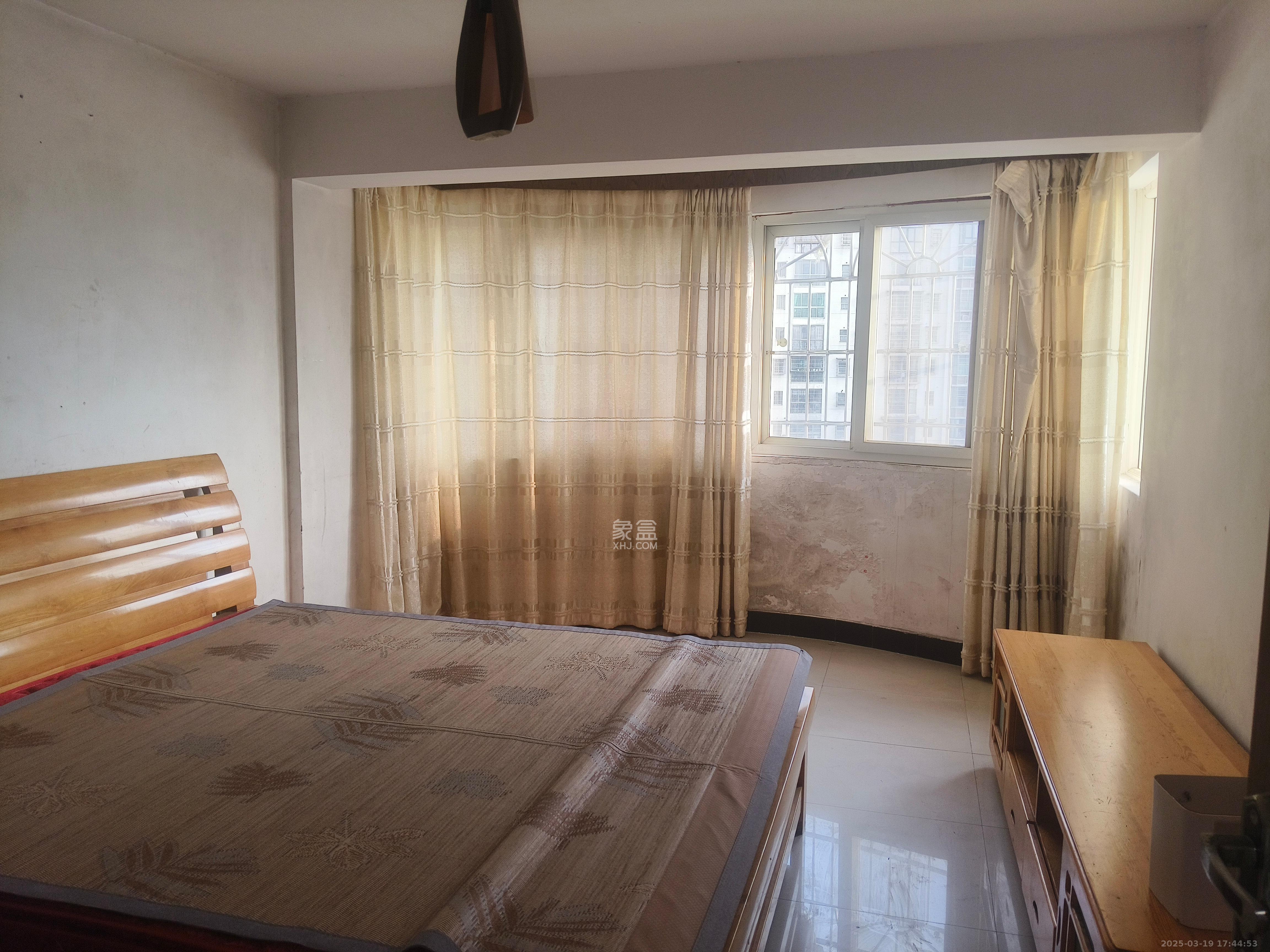 领秀星城(领秀新城)  2室2厅1卫    1300.0元/月 领秀星城(领秀新城)  2室2厅1卫    1300.0元/月室内图