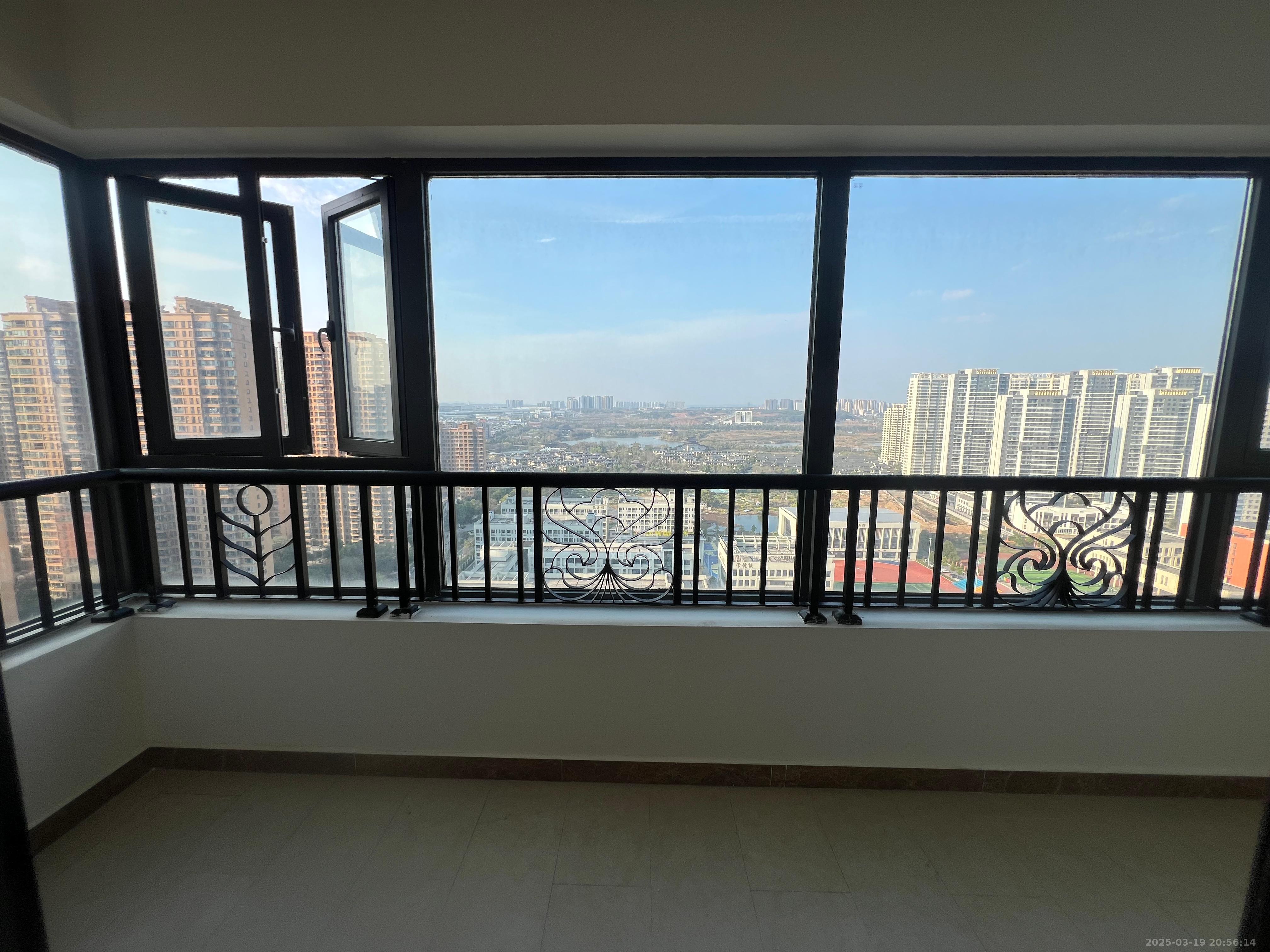 恒大御景半岛  3室2厅2卫   1800.00元/月室内图