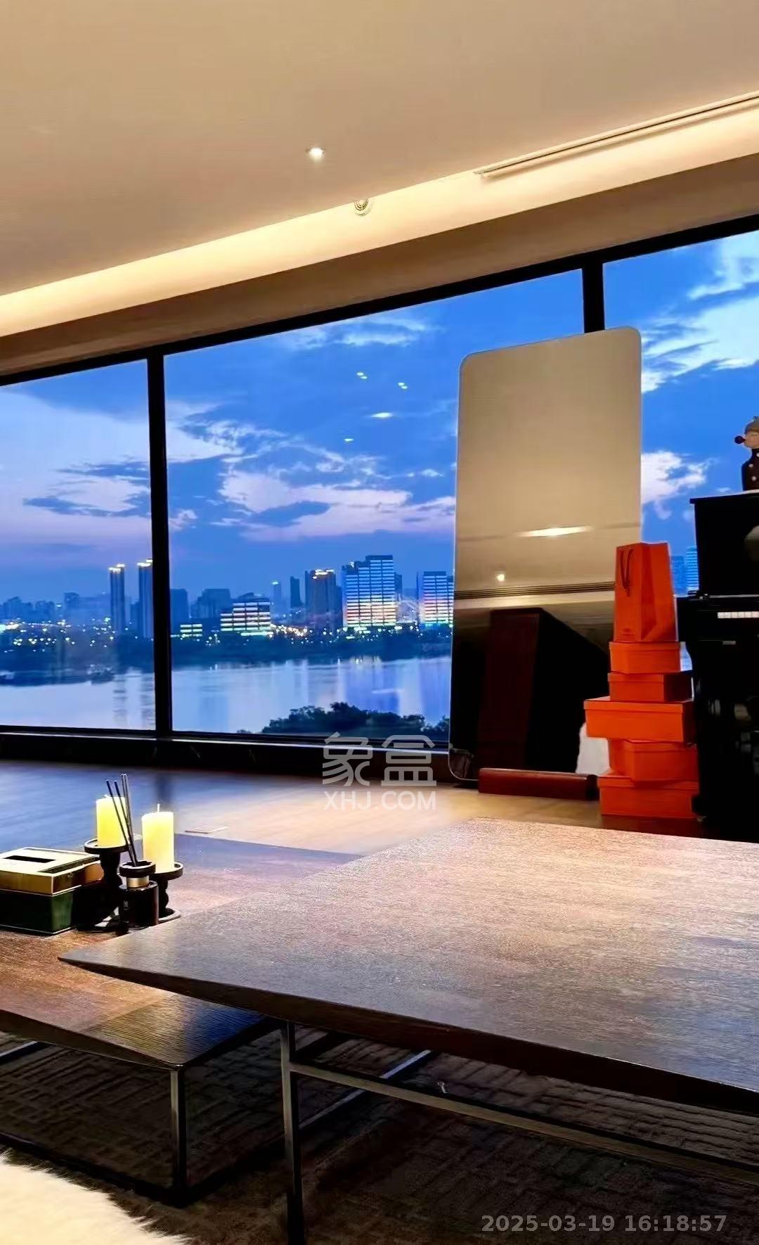 印湘江一期  5室2厅4卫   25000.00元/月