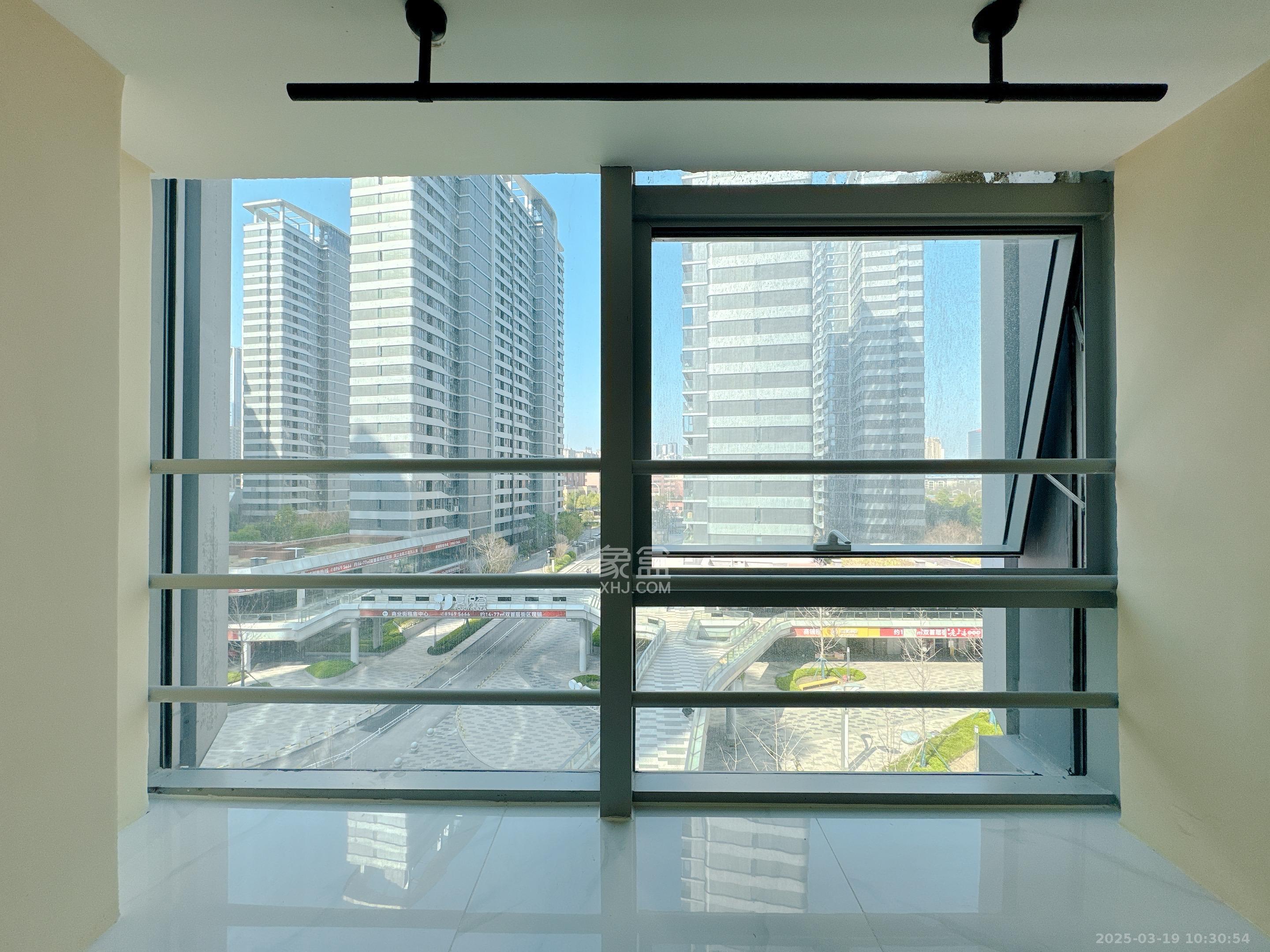 复地滨江金融中心  2室1厅1卫    2800.0元/月 复地滨江金融中心  2室1厅1卫    2800.0元/月室内图