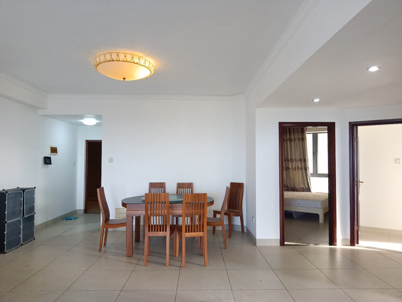 宝华海景 3室2厅2卫 4500.0元/月 宝华海景 3室2厅2卫 4500.0元/月室内图