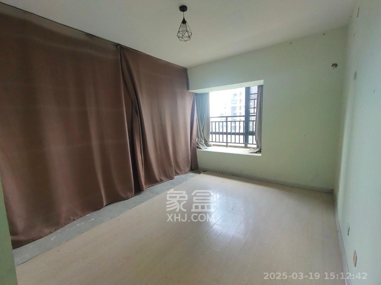 藏珑湖上国际花园  3室2厅1卫   2800.00元/月室内图