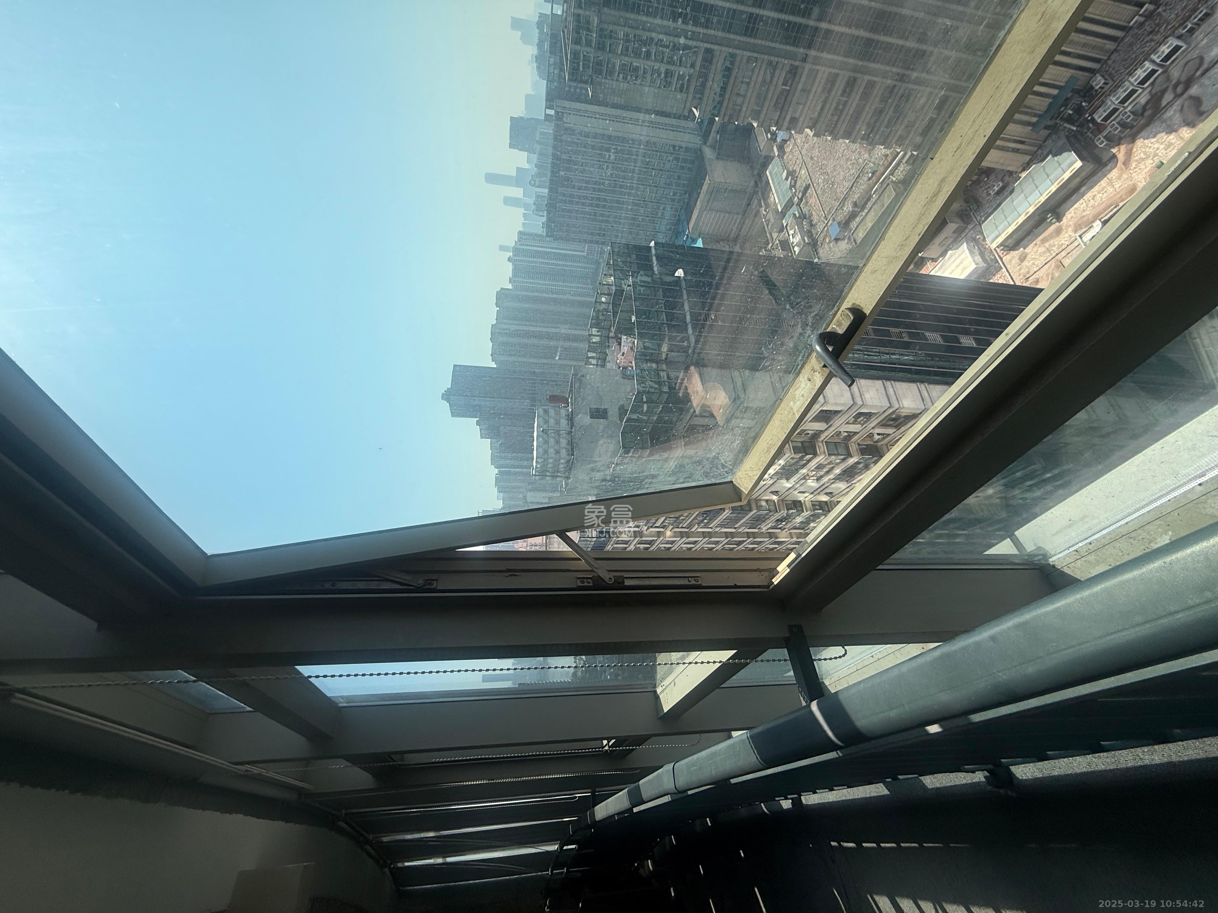 奥克斯广场 1室1厅1卫 4200.0元/月 奥克斯广场 1室1厅1卫 4200.0元/月室内图