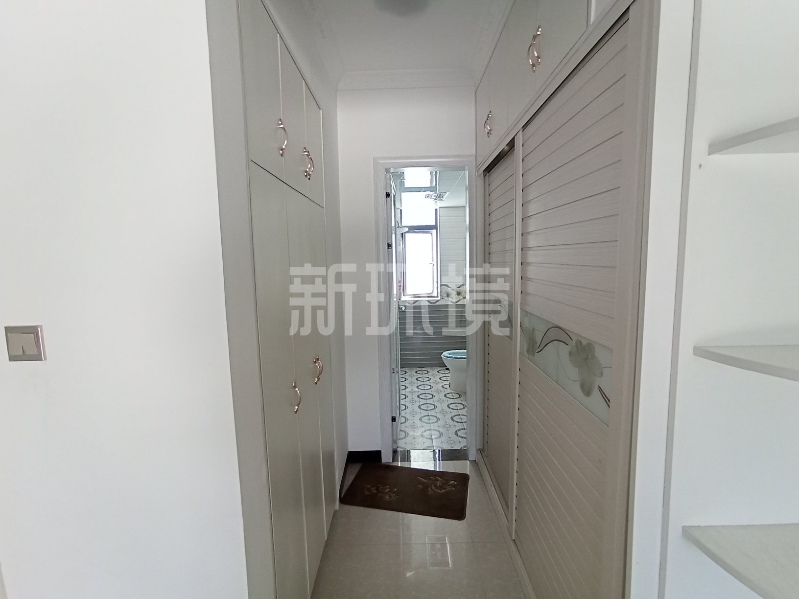 东岳新外滩  1室1厅1卫   2100.00元/月室内图