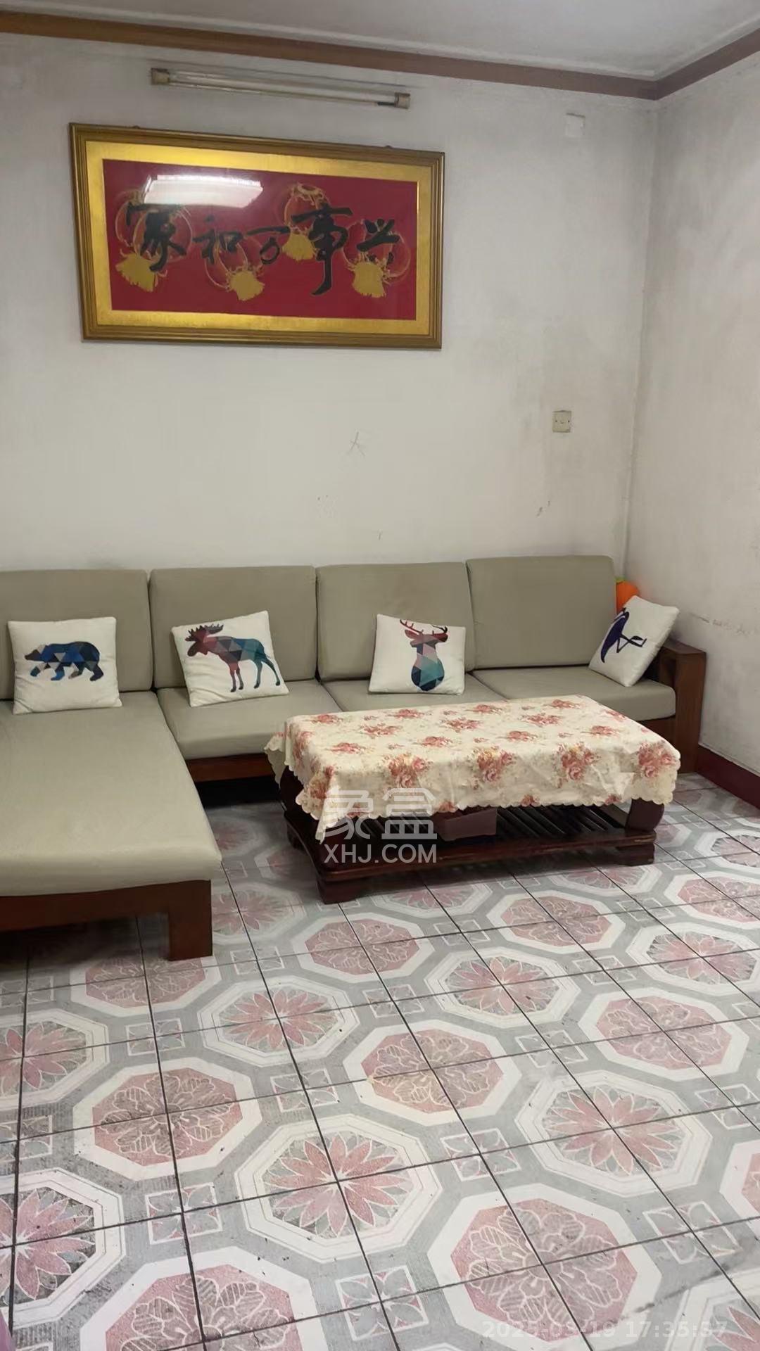 红花坡轻工设计院(轻安宿舍)  2室1厅1卫    1600.0元/月 红花坡轻工设计院(轻安宿舍)  2室1厅1卫    1600.0元/月室内图