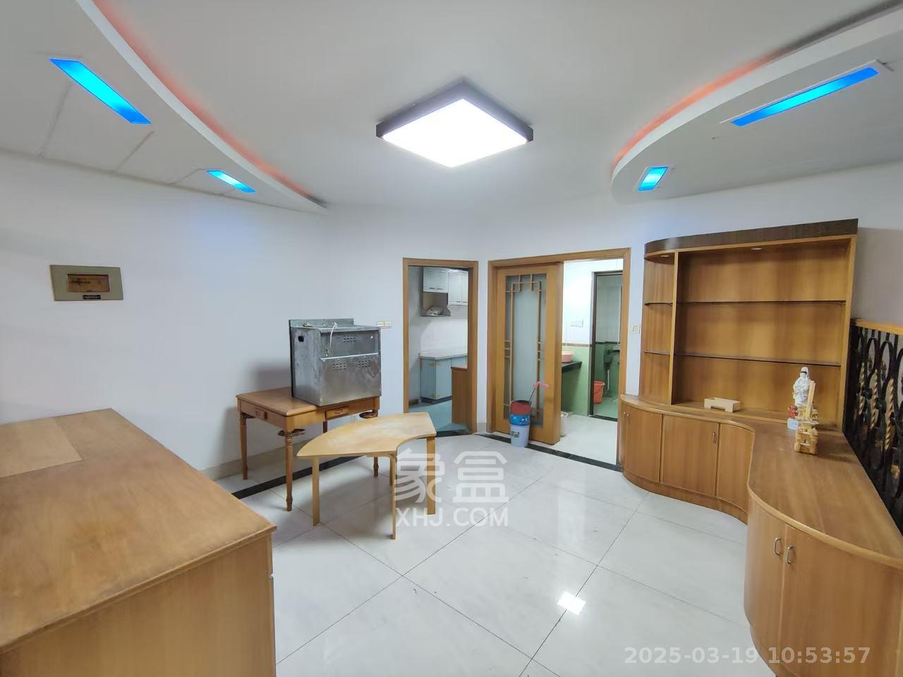 雄?；▓@  4室2廳2衛(wèi)   3400.00元/月室內(nèi)圖