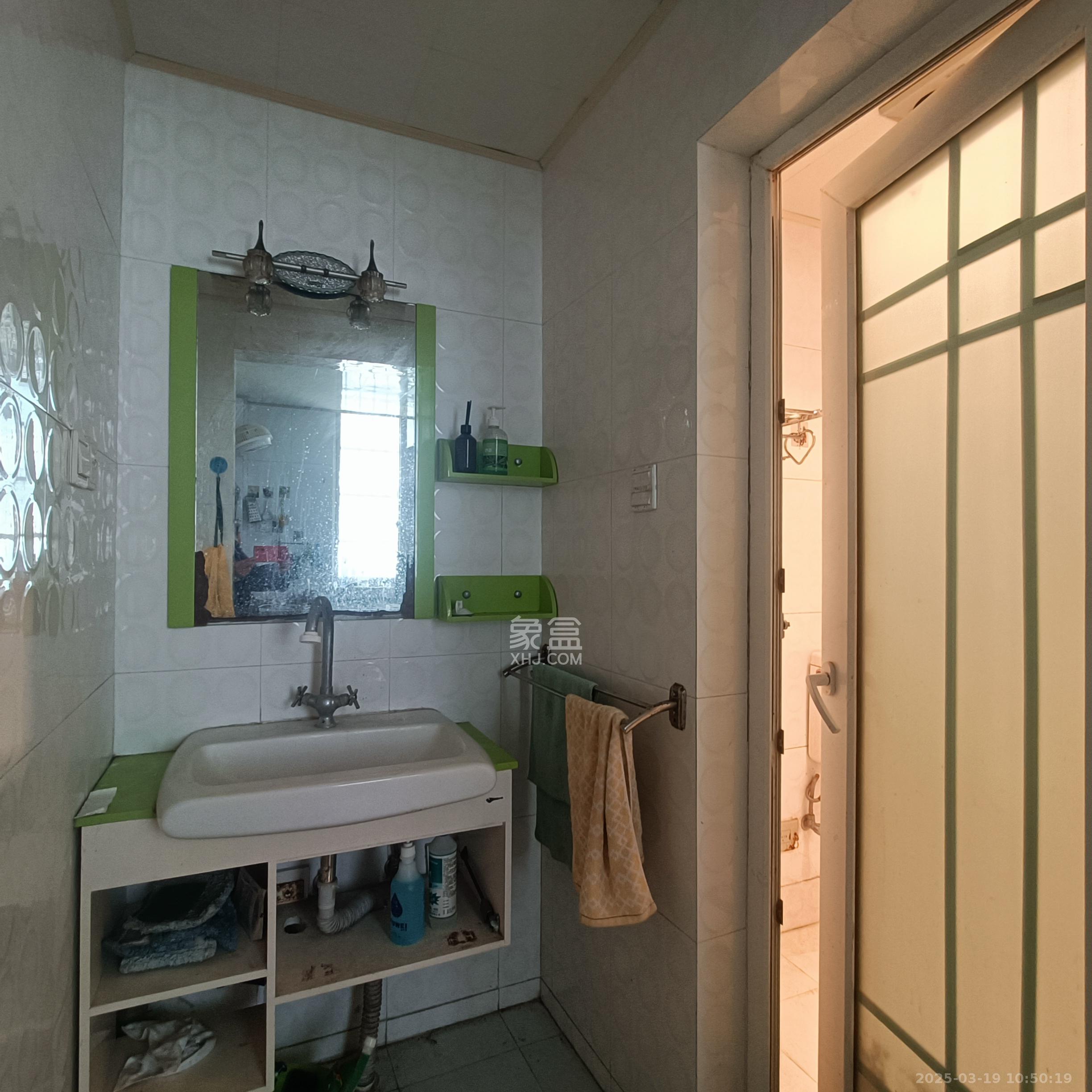 泰禹家园(彩云之翼家园一期、二期、三期) 3室2厅2卫 2000.0元/月 泰禹家园(彩云之翼家园一期、二期、三期) 3室2厅2卫 2000.0元/月室内图