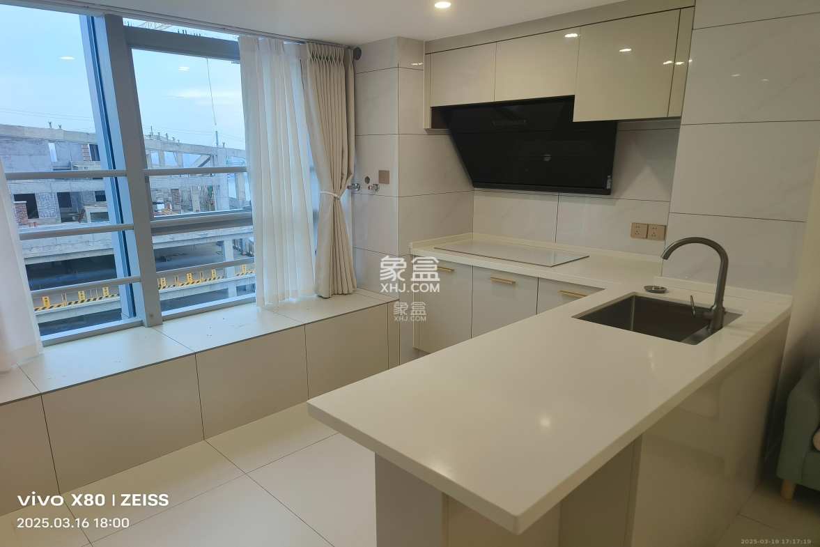 复地滨江金融中心  2室1厅1卫    2600.0元/月 复地滨江金融中心  2室1厅1卫    2600.0元/月室内图