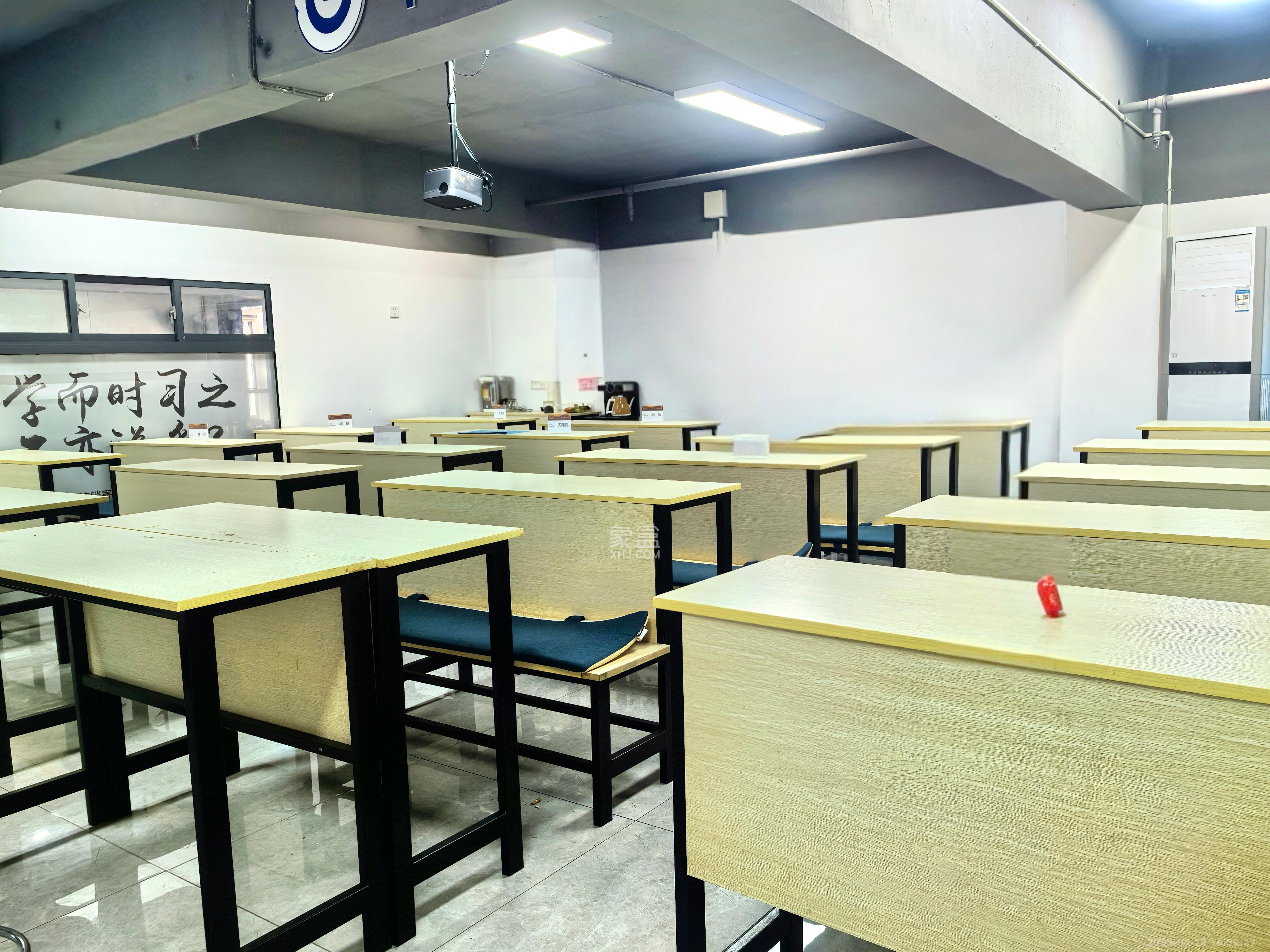 万科金域华府三四期   448.0㎡      18000.0元/月室内图