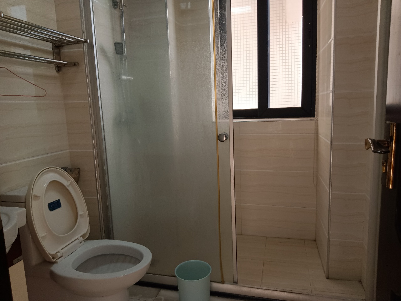 宝华海景 3室2厅2卫 4500.0元/月 宝华海景 3室2厅2卫 4500.0元/月室内图