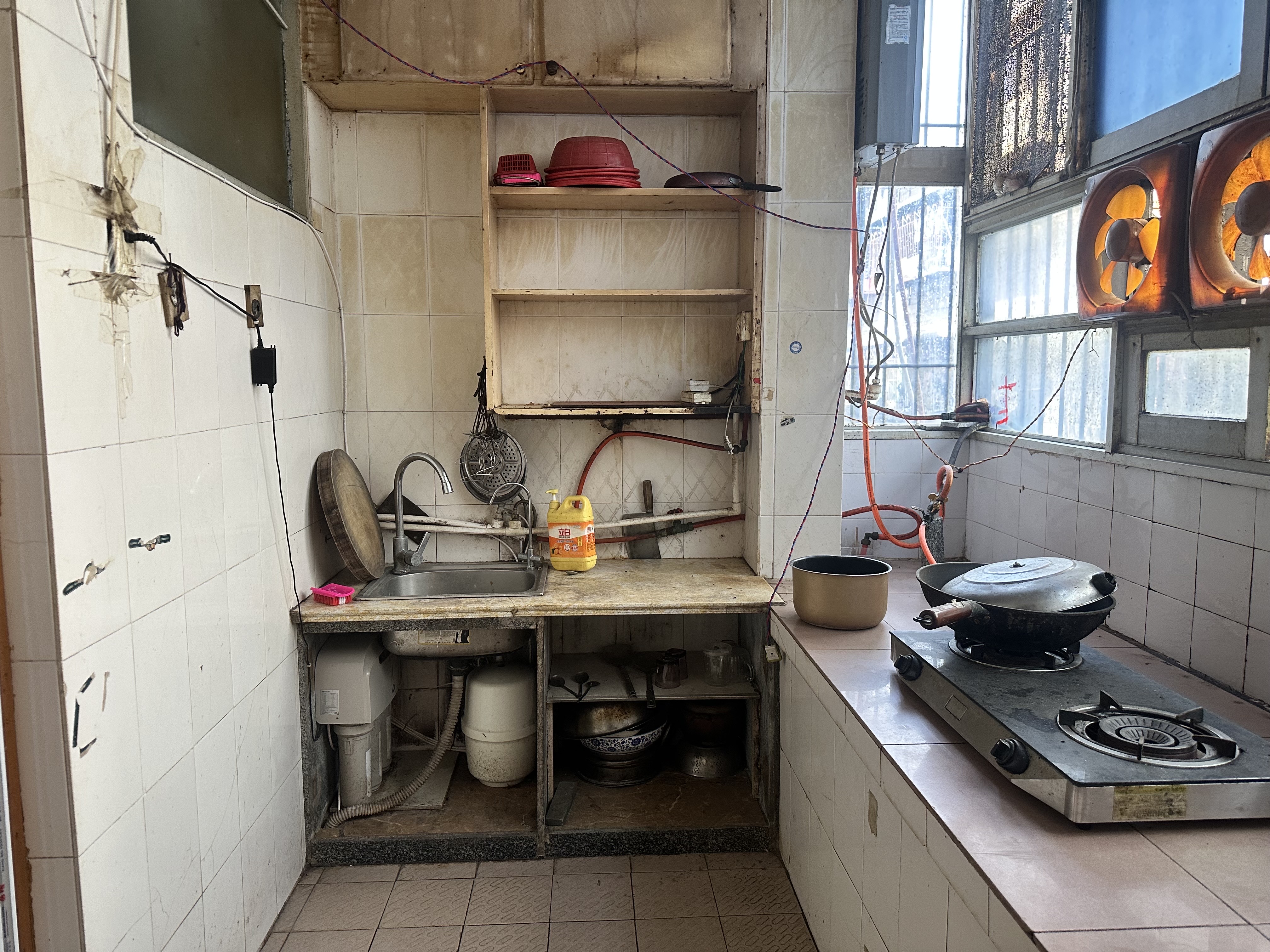 育财农贸市场(民营市场) 4室2厅1卫 36.8万 育财农贸市场(民营市场) 4室2厅1卫 36.8万客厅