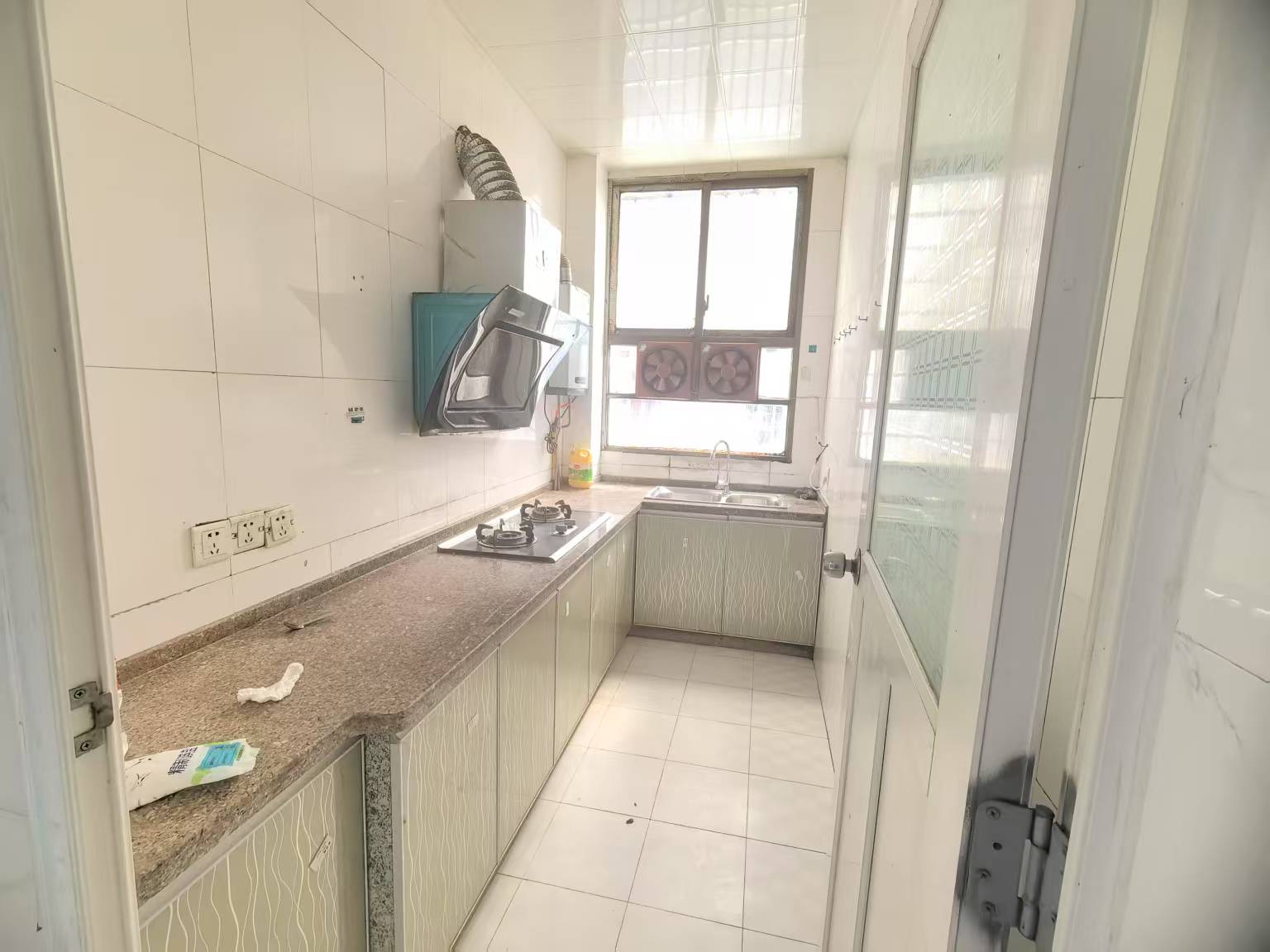 幸福小区 3室2厅2卫 850.0元/月 幸福小区 3室2厅2卫 850.0元/月室内图