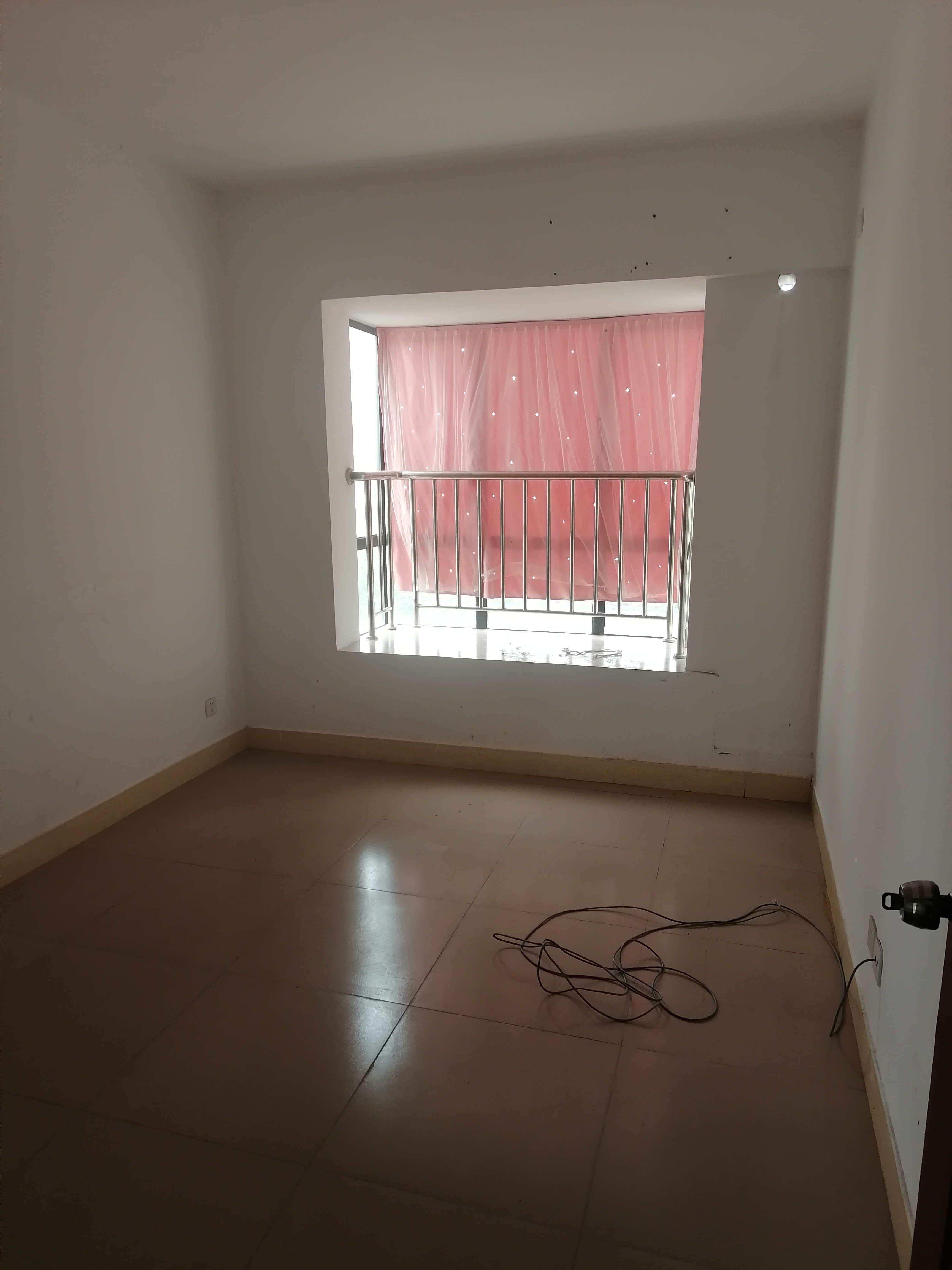 红城湖延长线(别名:滨江华庭) 3室2厅2卫 2300.0元/月 红城湖延长线(别名:滨江华庭) 3室2厅2卫 2300.0元/月室内图