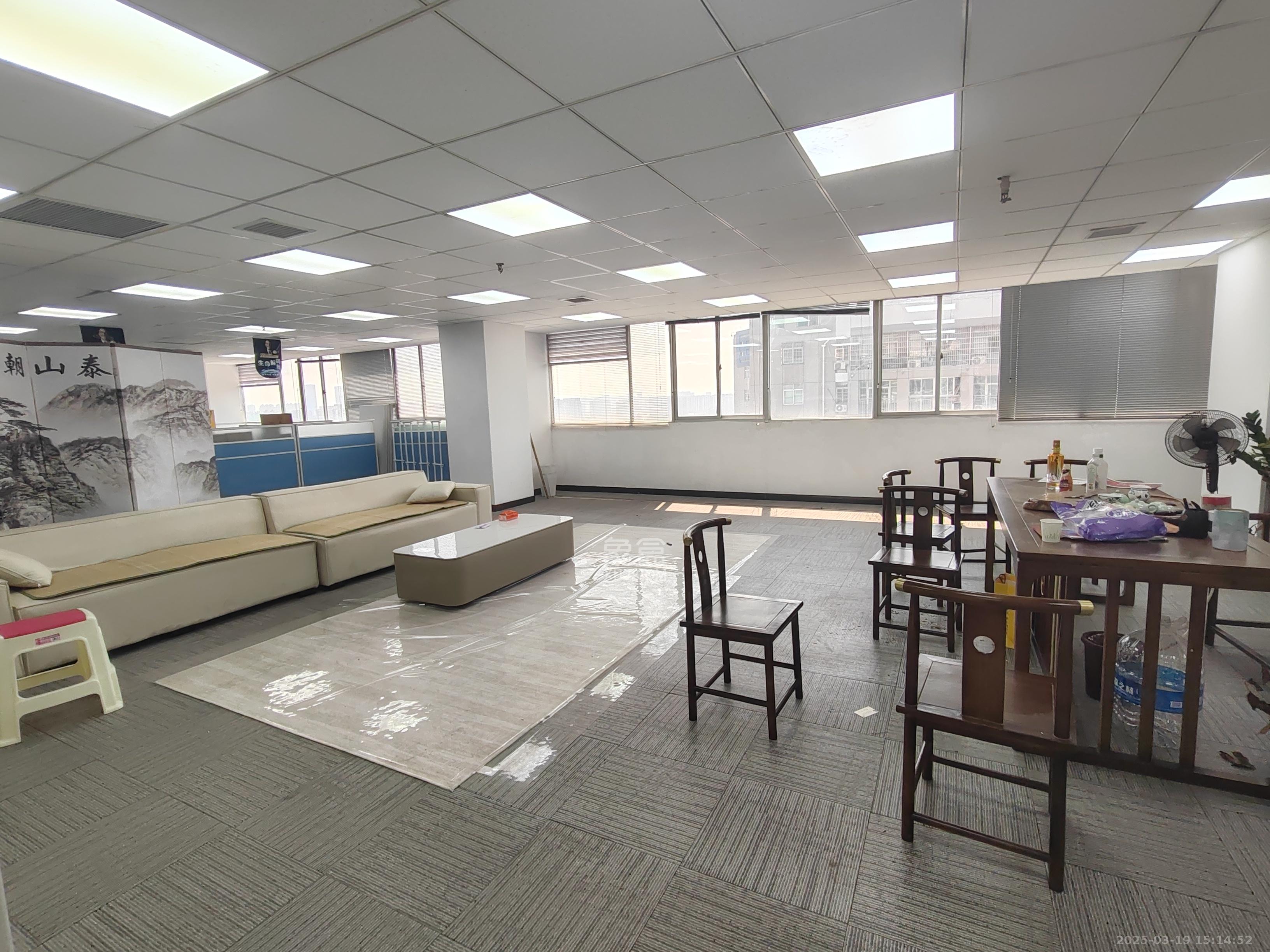 鸿运凯旋国际(科佳电脑城) 4室2厅1卫 10000.0元/月 鸿运凯旋国际(科佳电脑城) 4室2厅1卫 10000.0元/月室内图