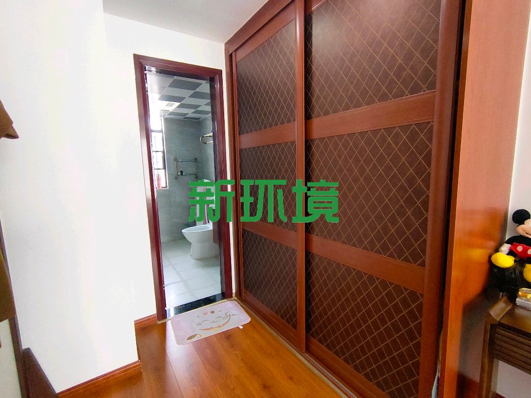 东岳新外滩  3室2厅1卫   78.80万客厅