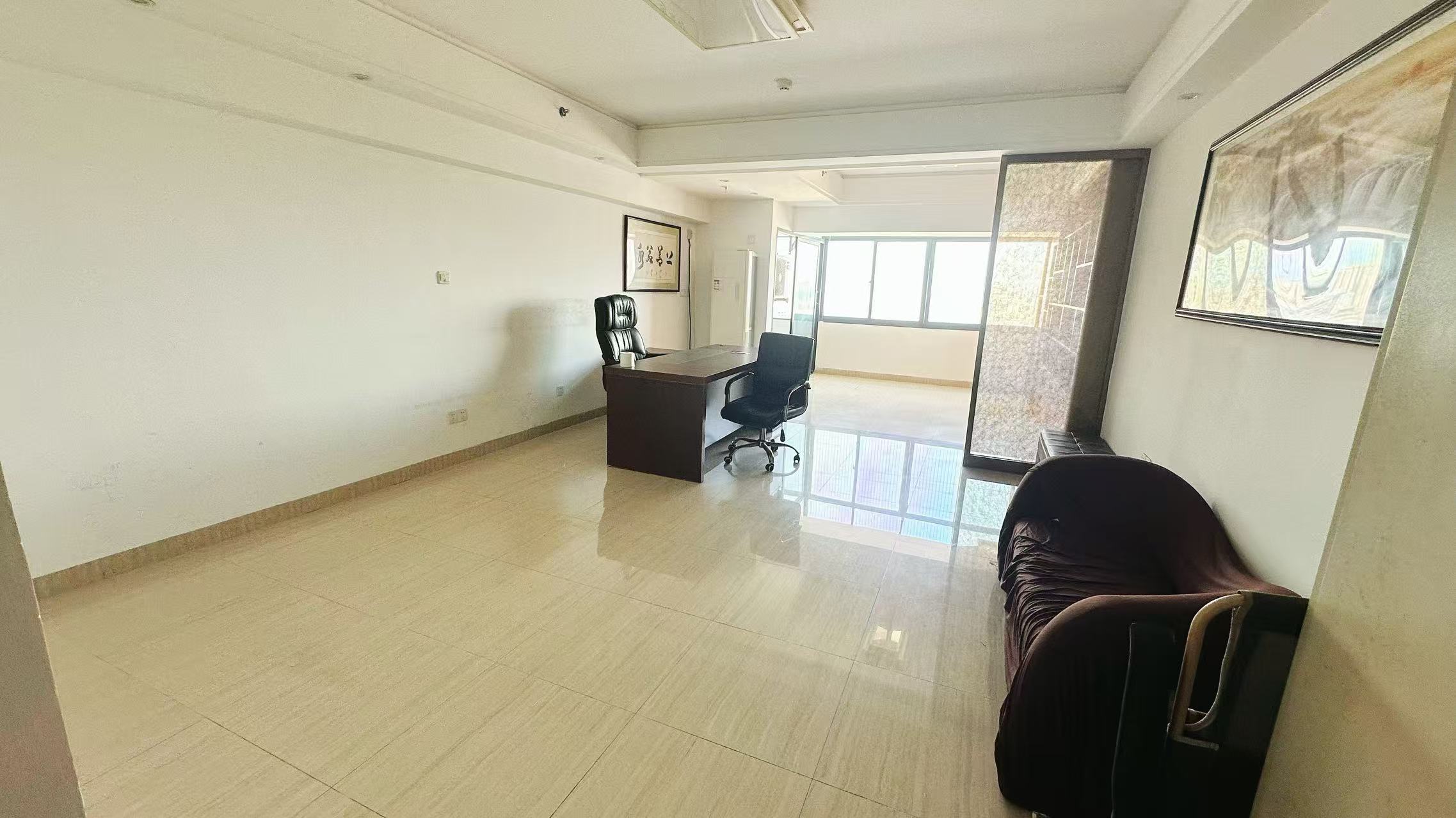 望海国际广场 1室1厅1卫 105.0万 望海国际广场 1室1厅1卫 105.0万客厅