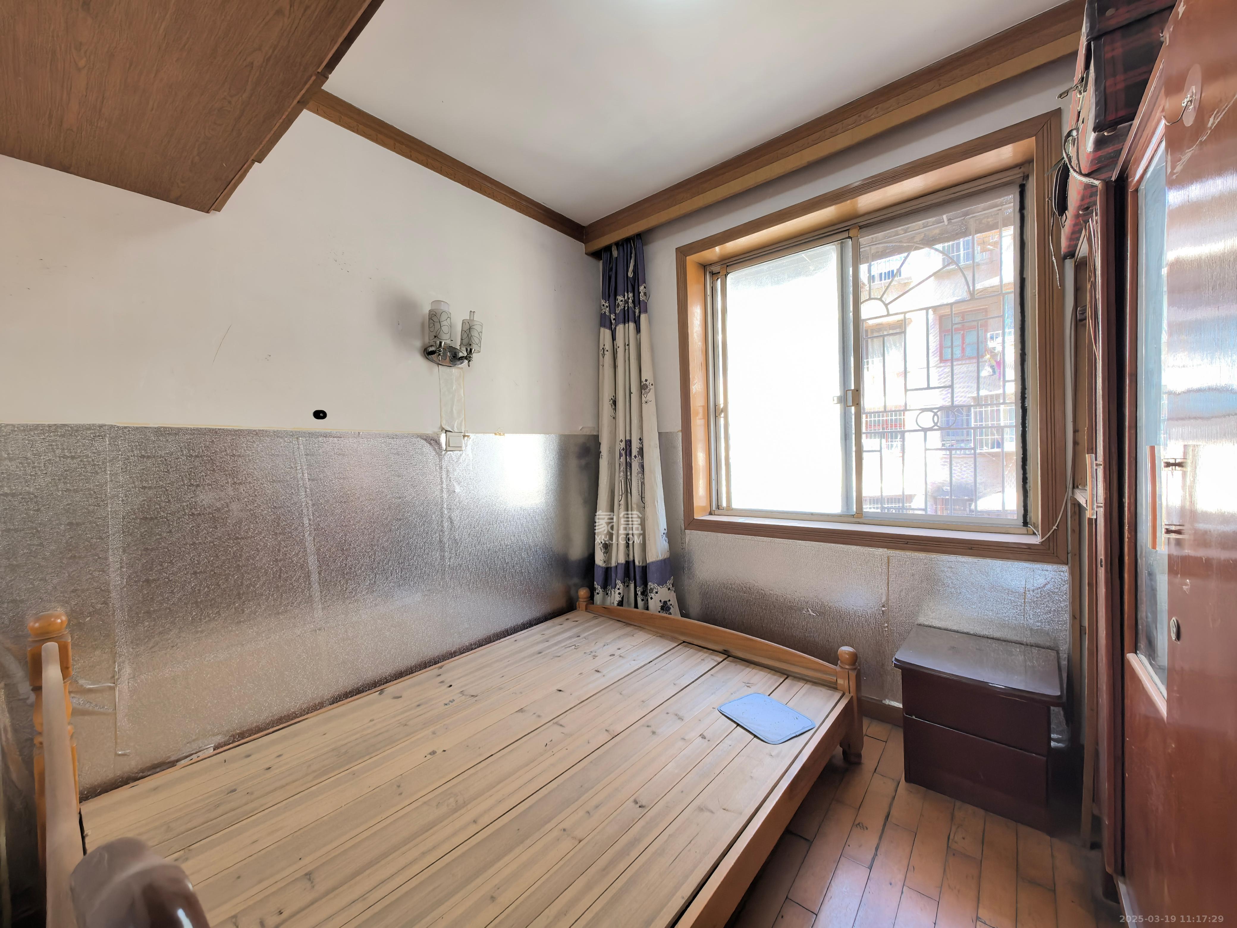 东风一村社区房（王家垅）  2室1厅1卫   1200.00元/月室内图