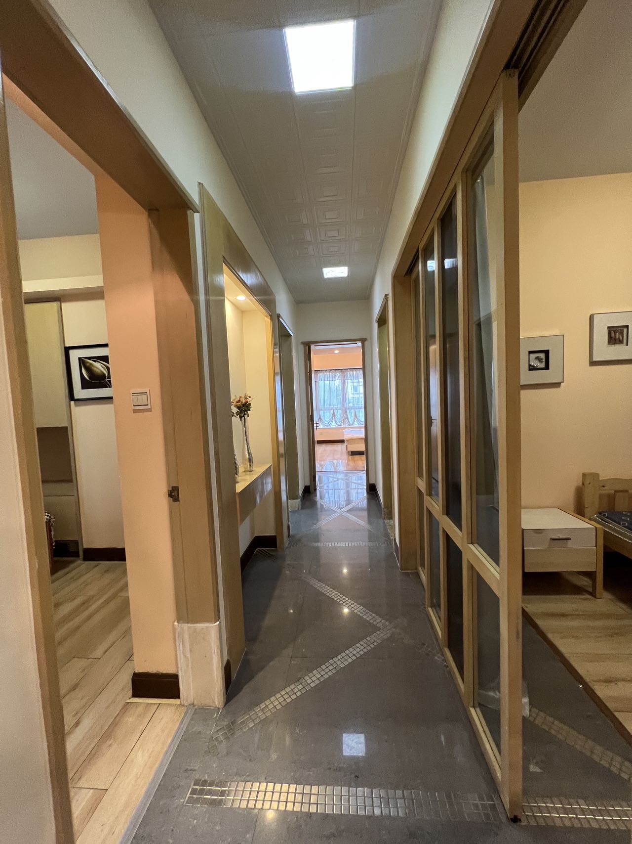 海岸壹号 4室2厅2卫 310.0万 海岸壹号 4室2厅2卫 310.0万客厅