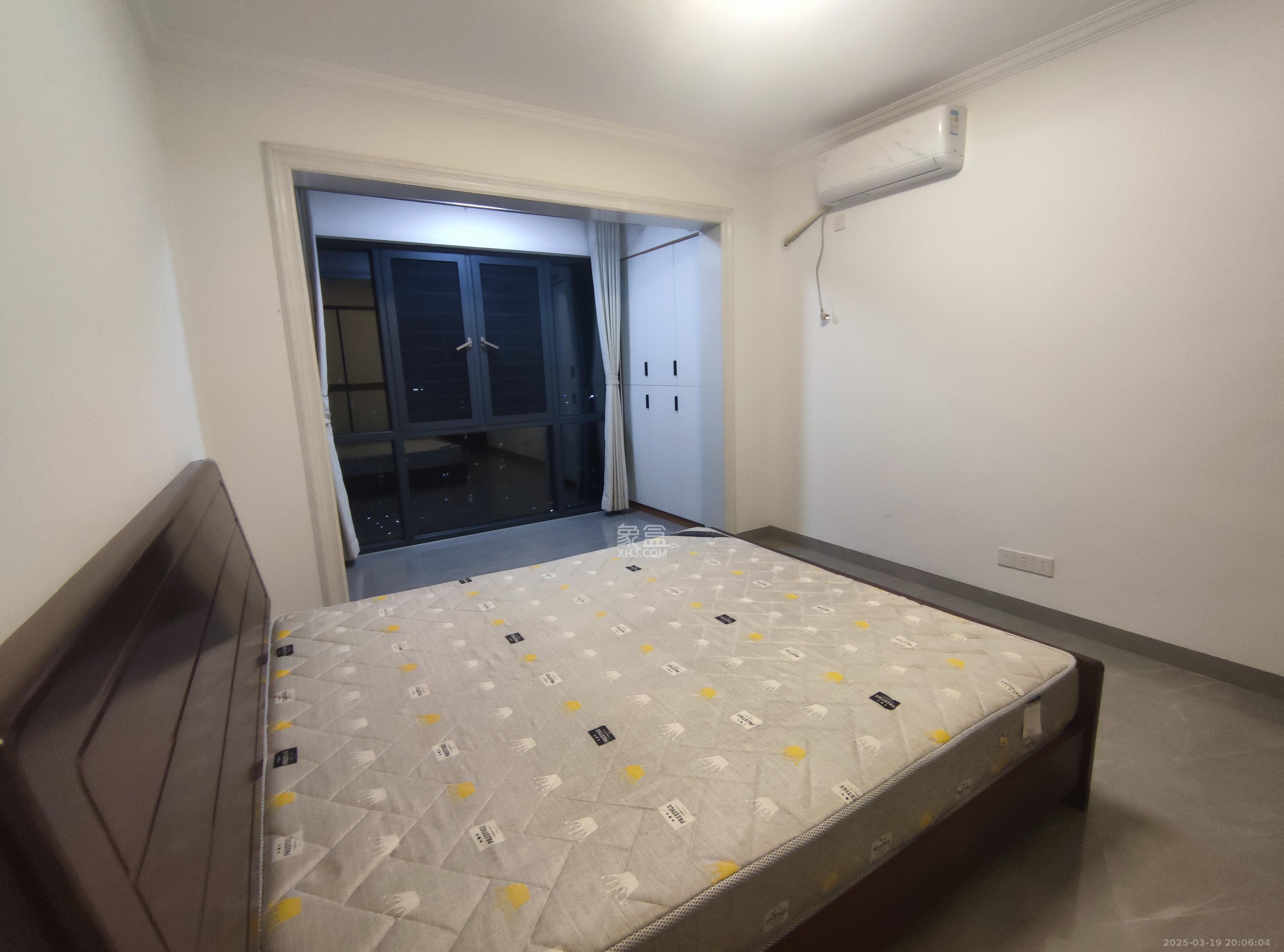 学士翰林苑  3室2厅2卫   2200.00元/月室内图