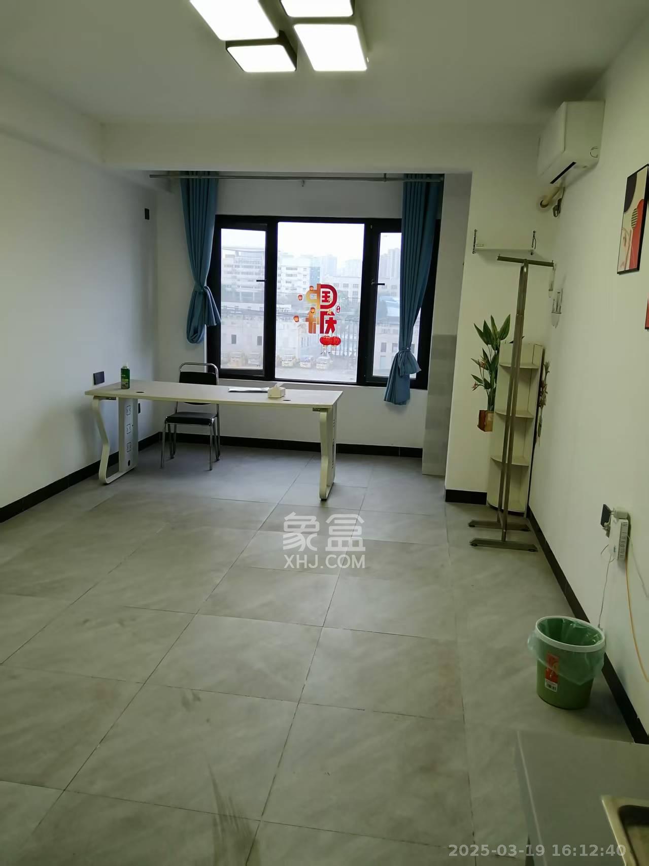 中海珑悦府  1室1厅1卫   1350.00元/月