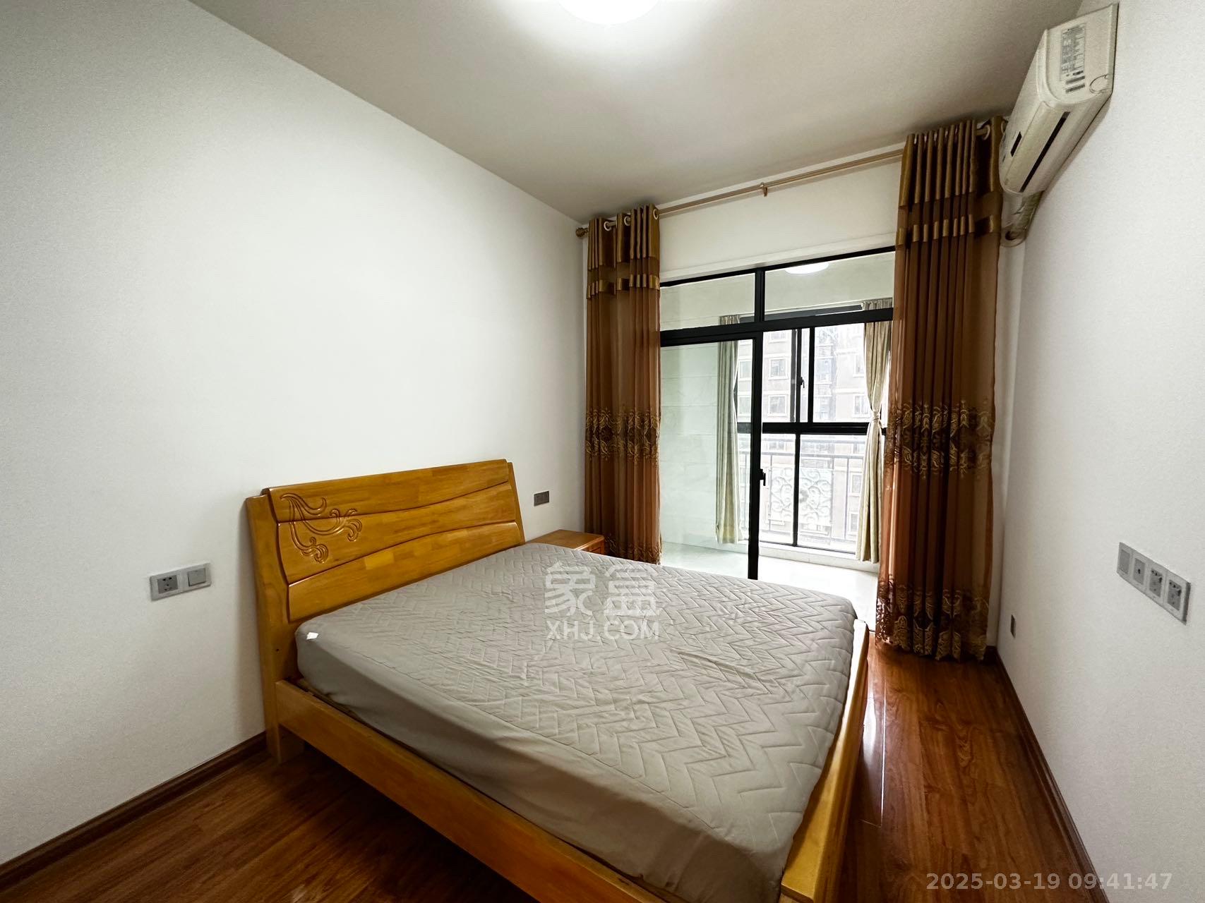 东方名苑臻锦园 2室2厅1卫 54.8万 东方名苑臻锦园 2室2厅1卫 54.8万客厅