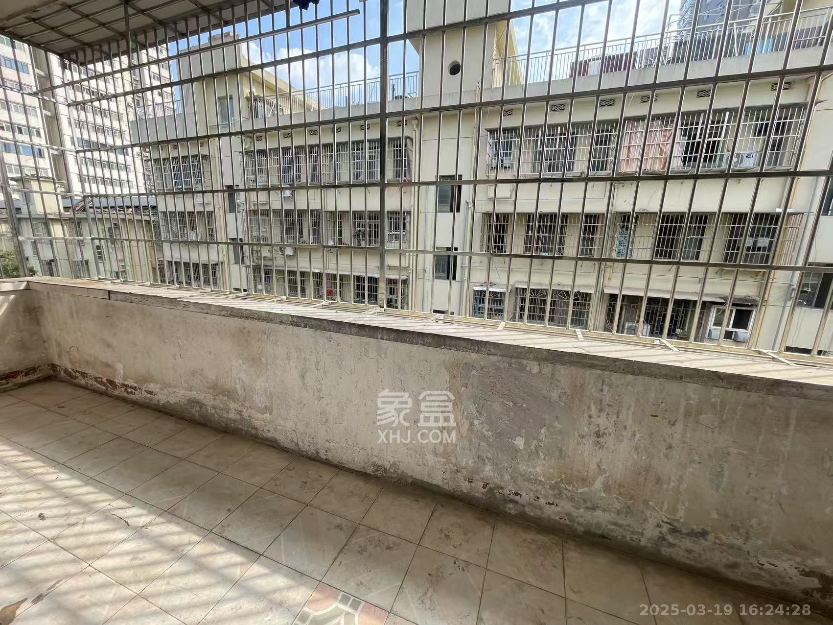 下碧湘街小区  3室2厅1卫    1800.0元/月室内图