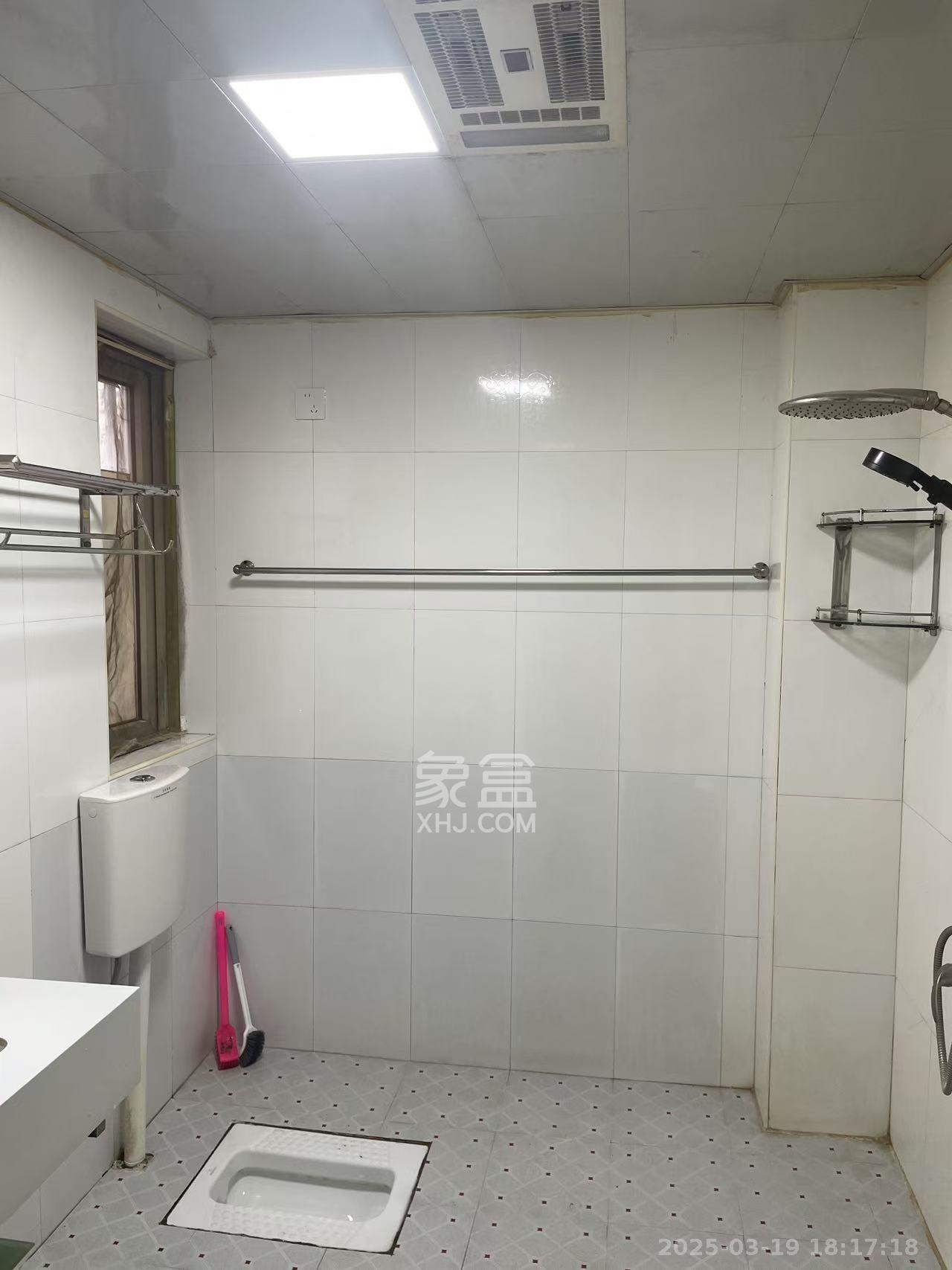 山水湾  3室2厅1卫   1600.00元/月室内图