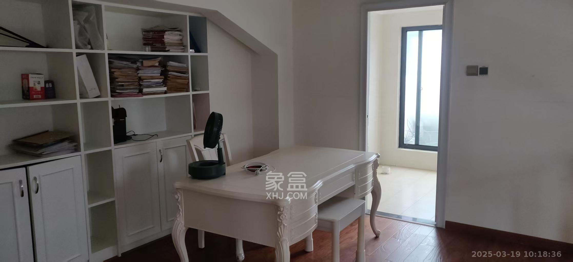 澳海月亮湾  2室1厅1卫    1800.0元/月 澳海月亮湾  2室1厅1卫    1800.0元/月室内图