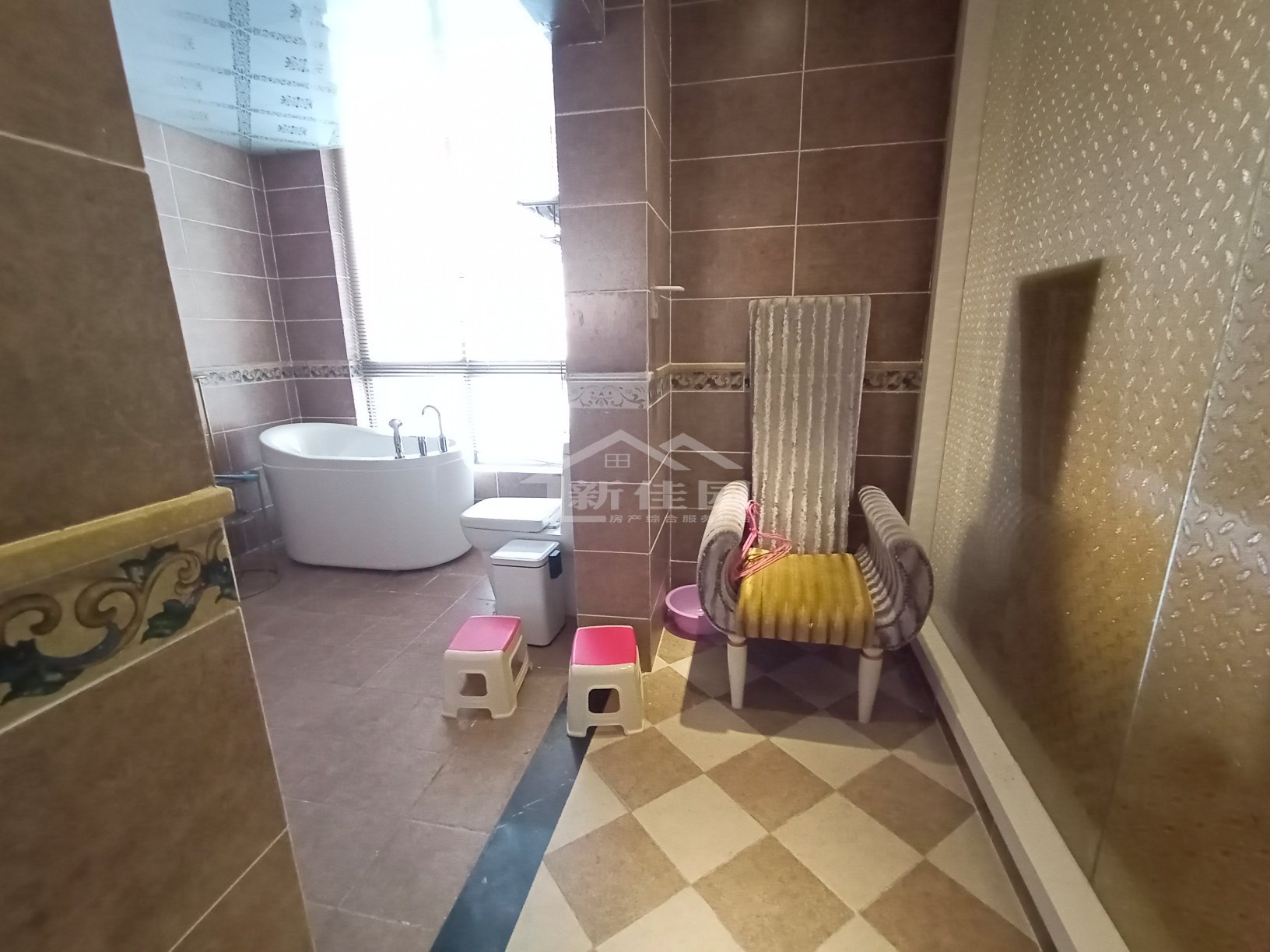 鑫成君泰 4室2厅2卫 3000.0元/月 鑫成君泰 4室2厅2卫 3000.0元/月室内图